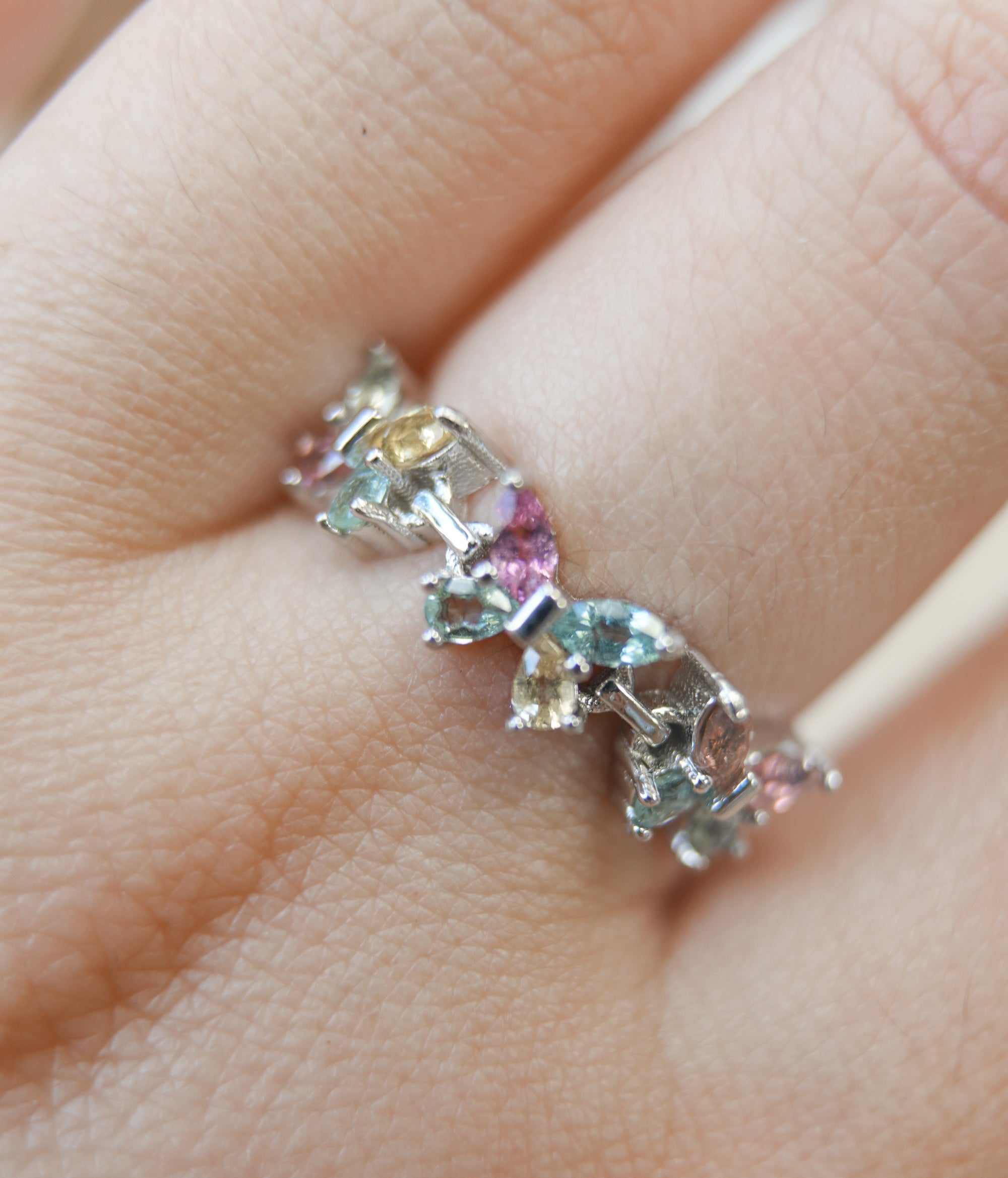 Anillo Mariposa en Plata con Minerales – Transformación, Luz y Energía Multicolor