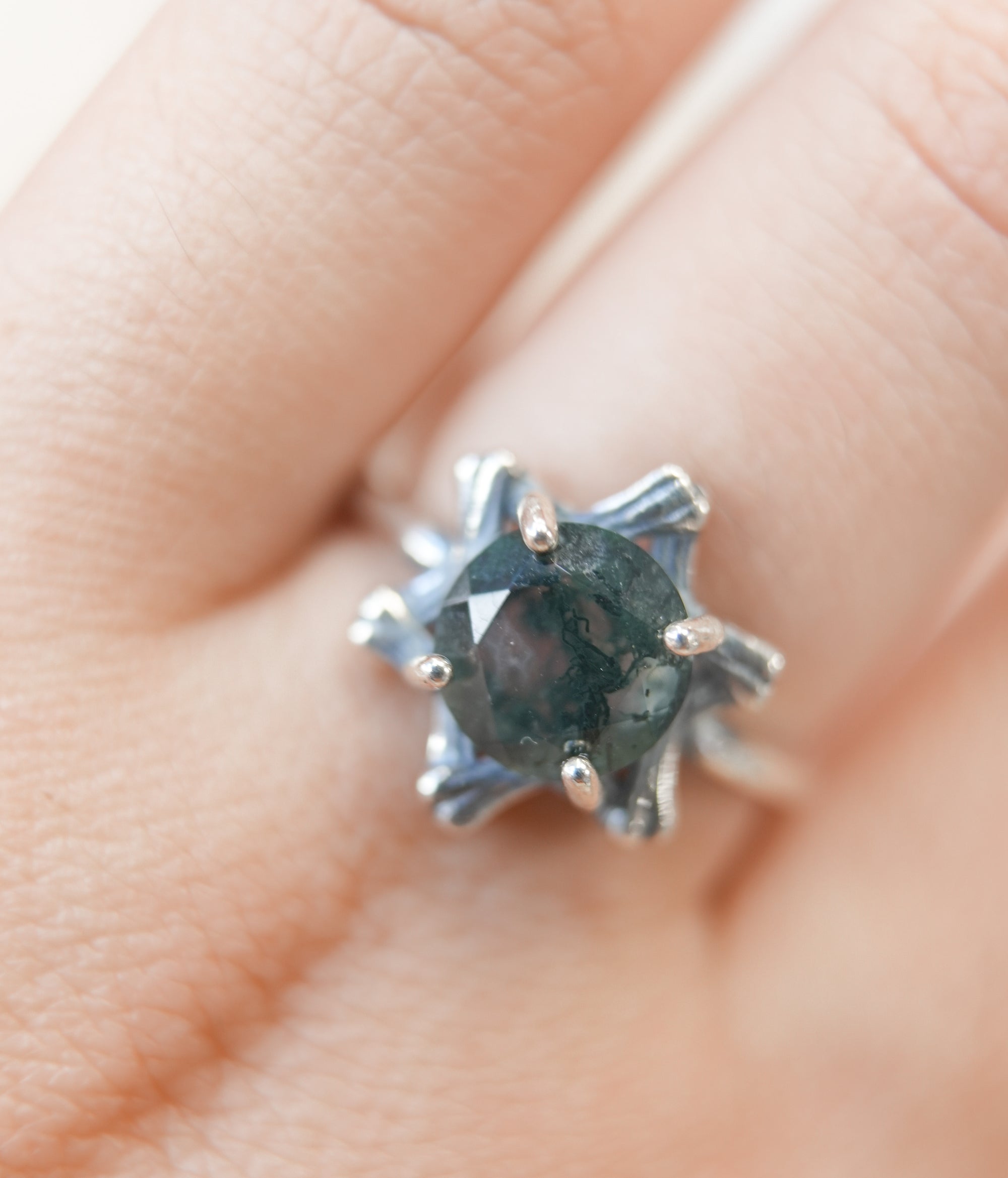 Anillo Estrella de Ágata Musgo en Plata – Armonía, Esperanza y Energía de la Tierra