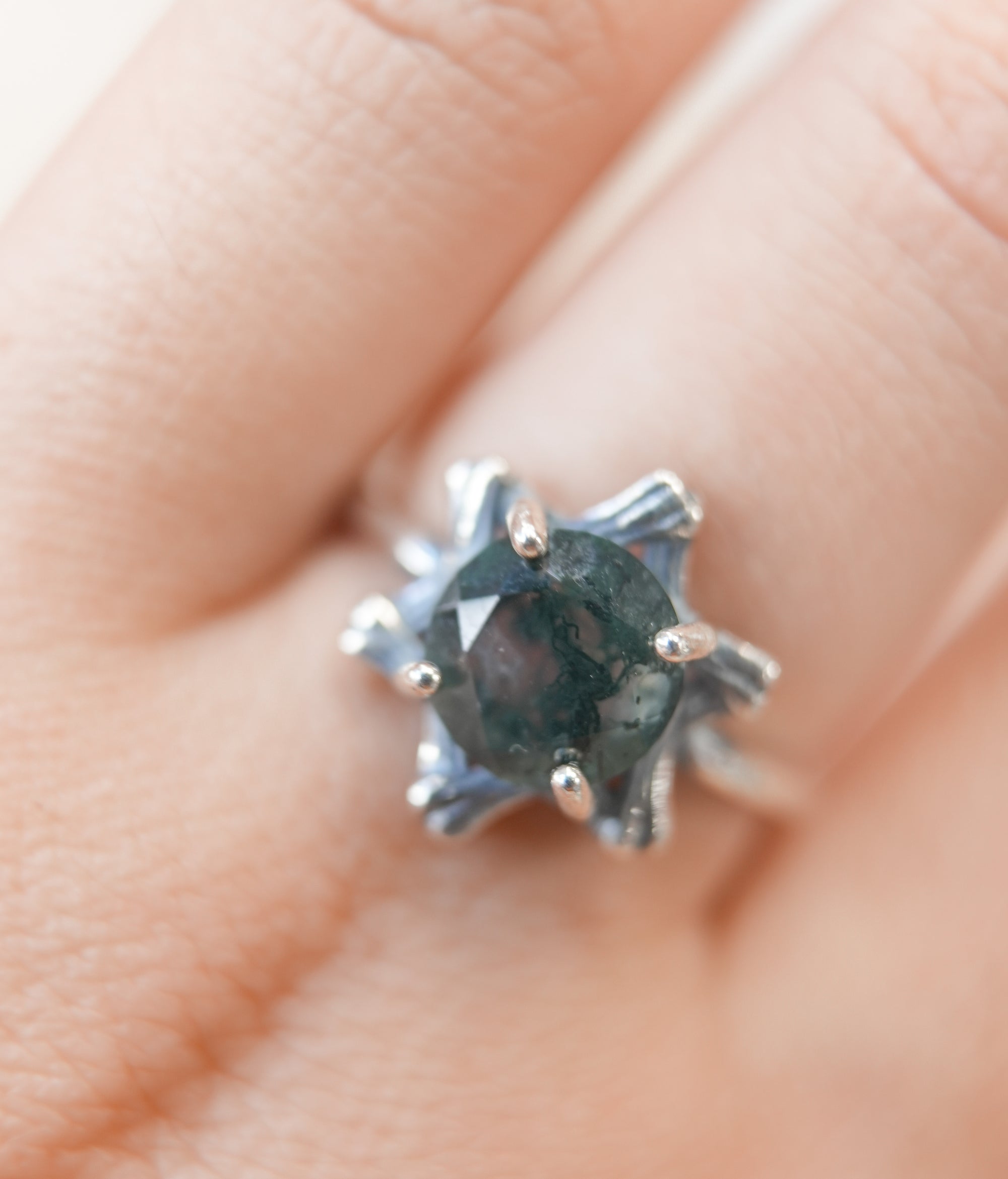 Anillo Estrella de Ágata Musgo en Plata – Armonía, Esperanza y Energía de la Tierra