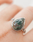 Anillo Gota de Ágata Musgo en Plata – Armonía, Conexión Natural y Crecimiento Interior