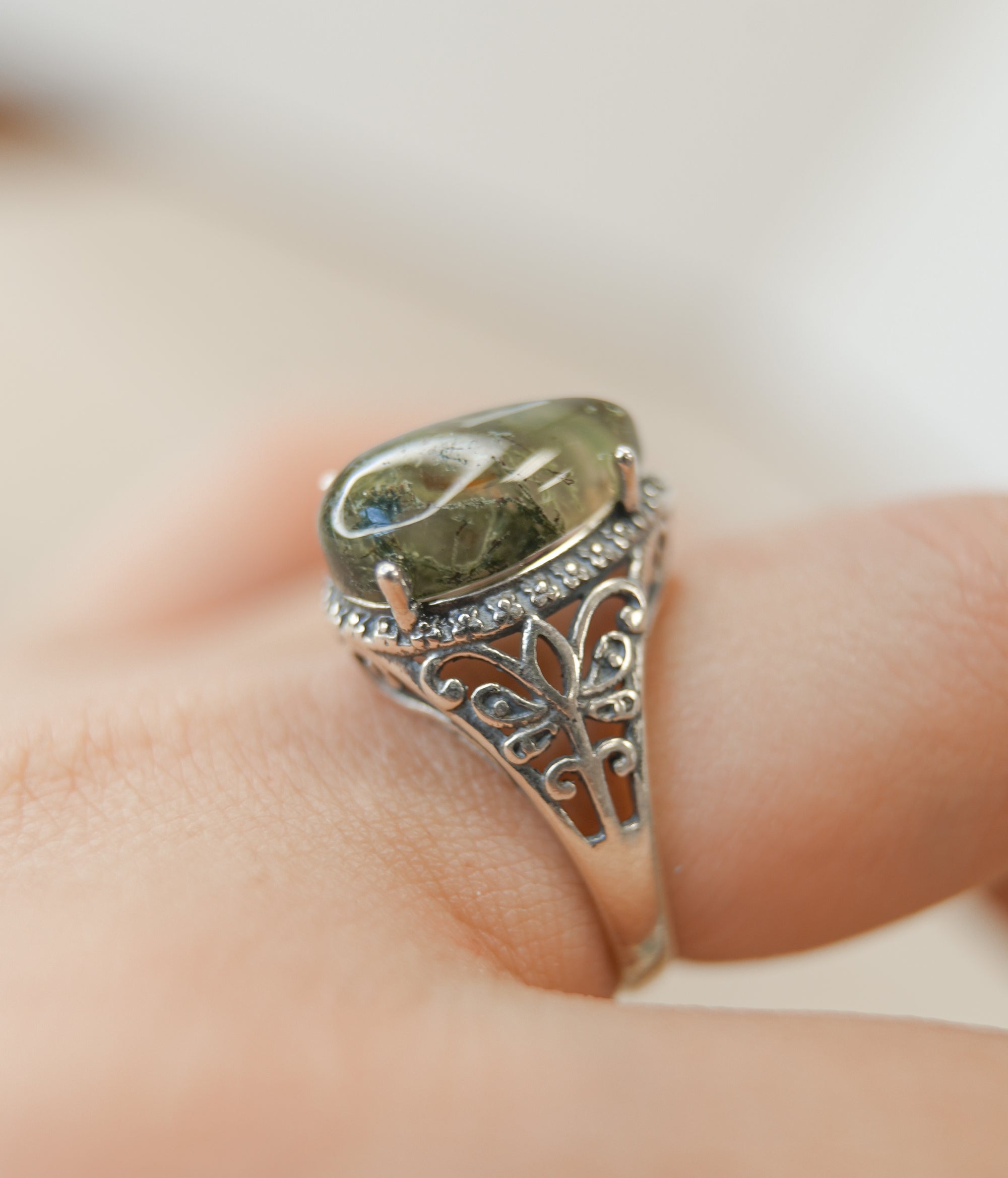 Anillo Gota de Ágata Musgo en Plata – Armonía, Conexión Natural y Crecimiento Interior