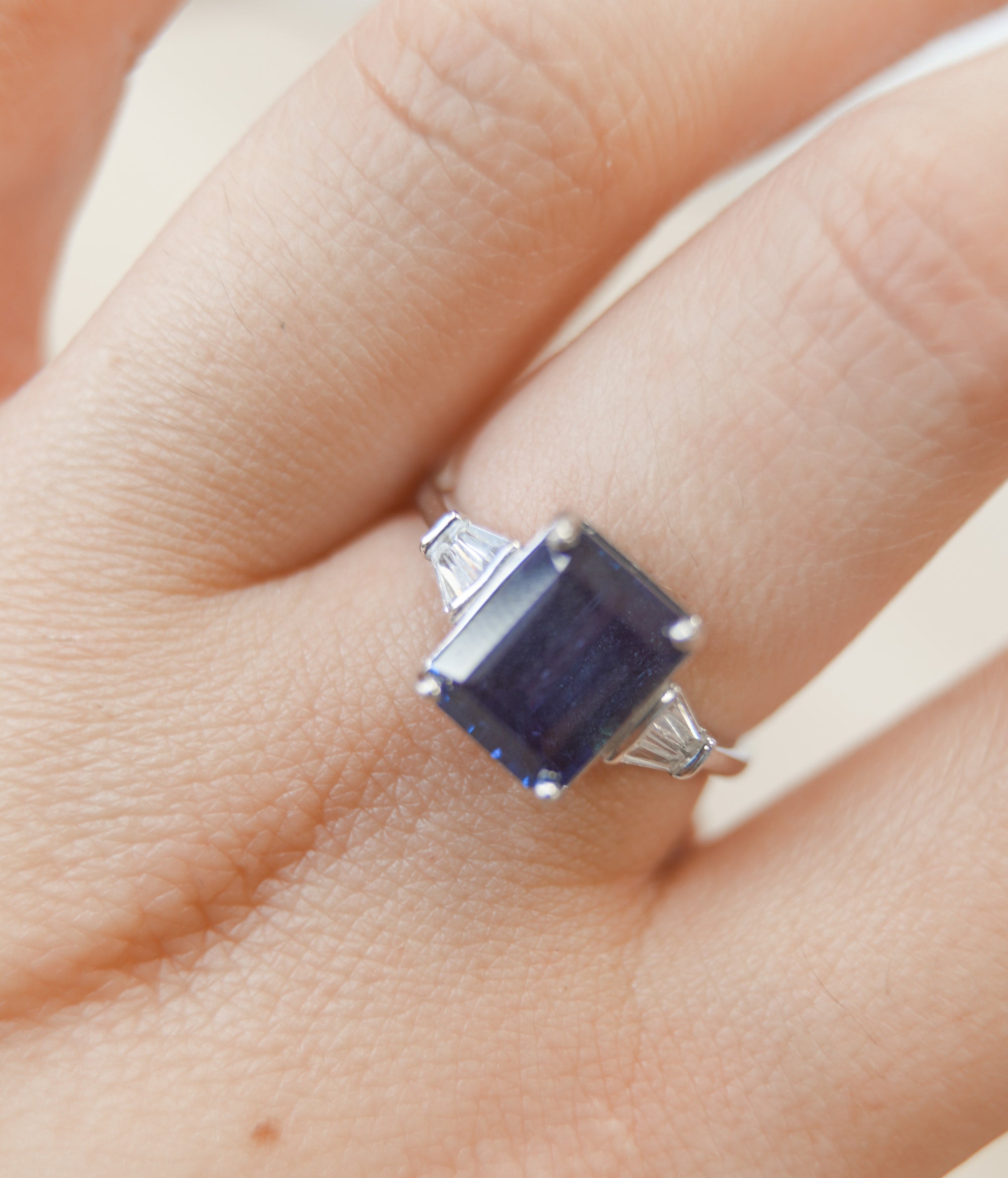 Anillo de Alejandrita en Plata – Magia, Transformación y Dualidad de la Luz