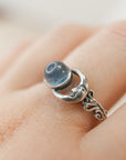 Anillo de Aguamarina con Luna en Plata – Calma, Comunicación y Energía del Mar