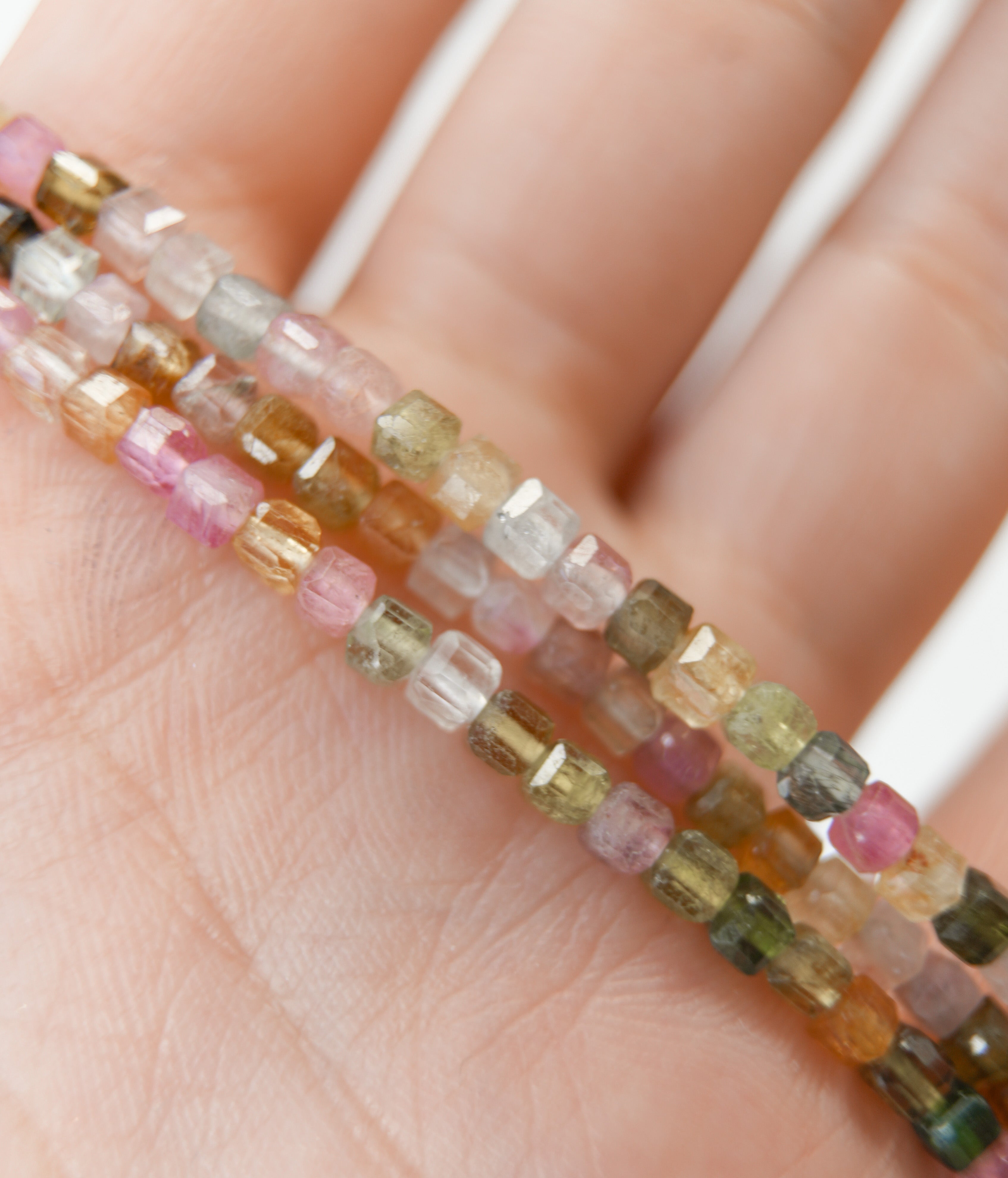Brazalete de Turmalina de Colores  – Equilibrio Emocional, Armonía y Energía Positiva