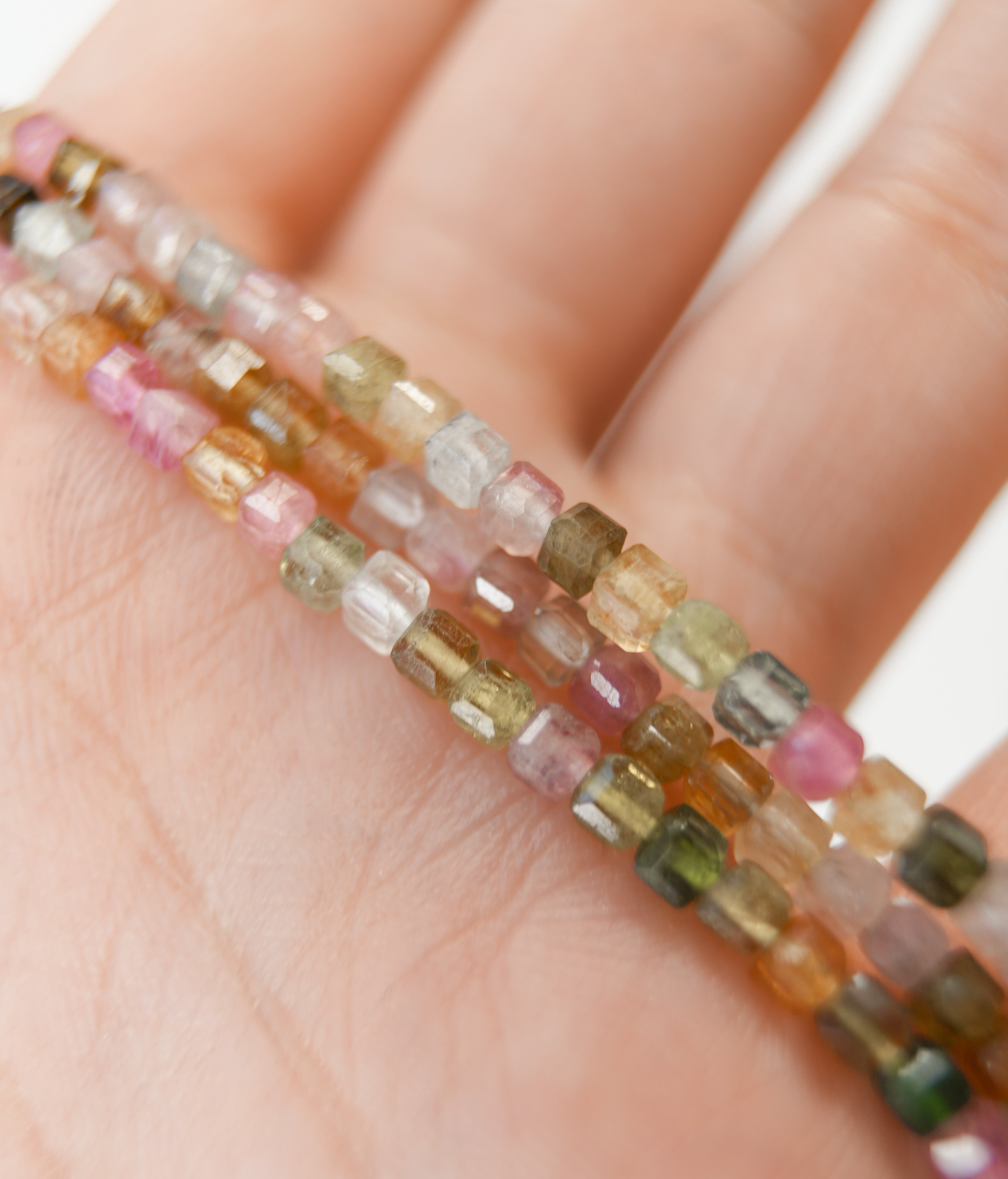 Brazalete de Turmalina de Colores  – Equilibrio Emocional, Armonía y Energía Positiva
