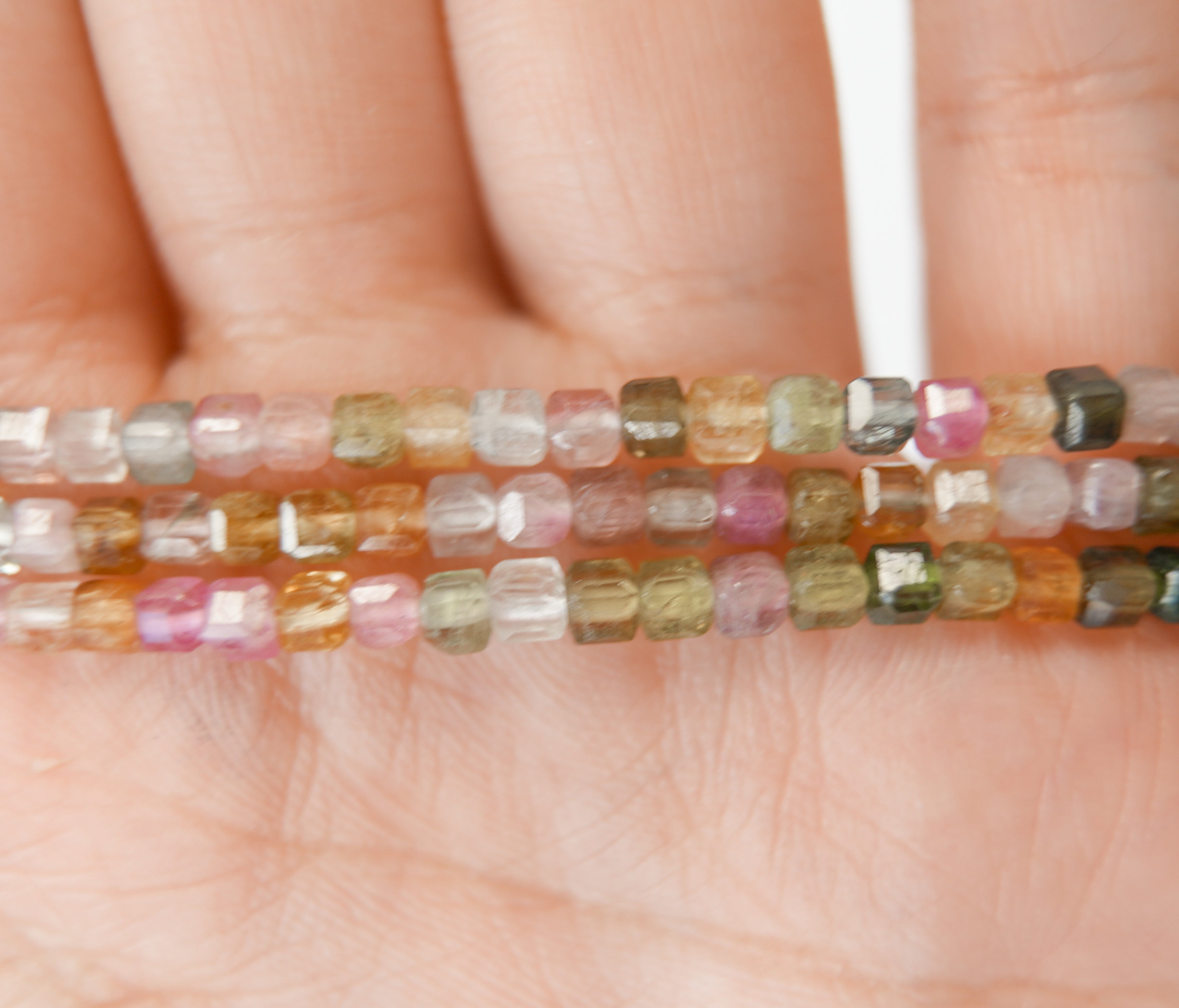 Brazalete de Turmalina de Colores  – Equilibrio Emocional, Armonía y Energía Positiva