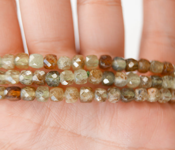 Brazalete de Tsavorita  – Vitalidad, Prosperidad y Renovación