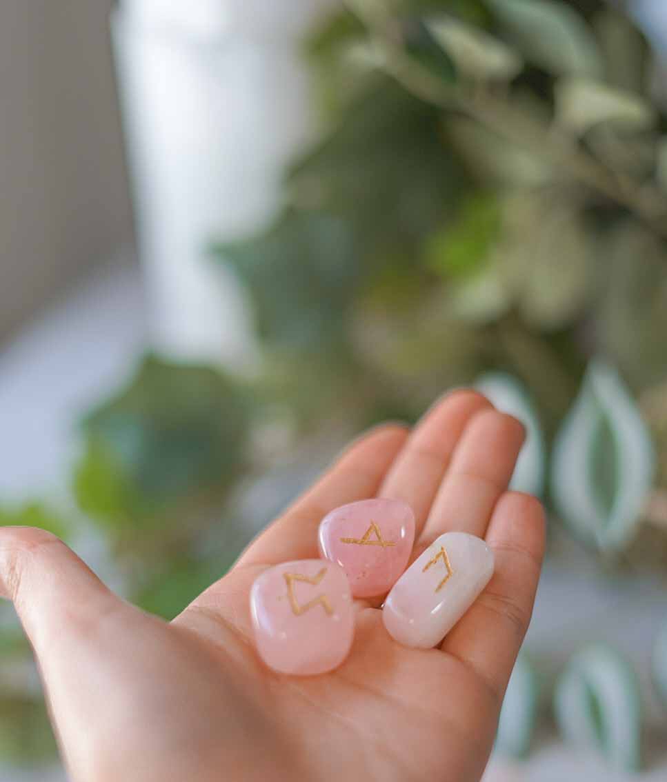 Runas de cuarzo rosa extra