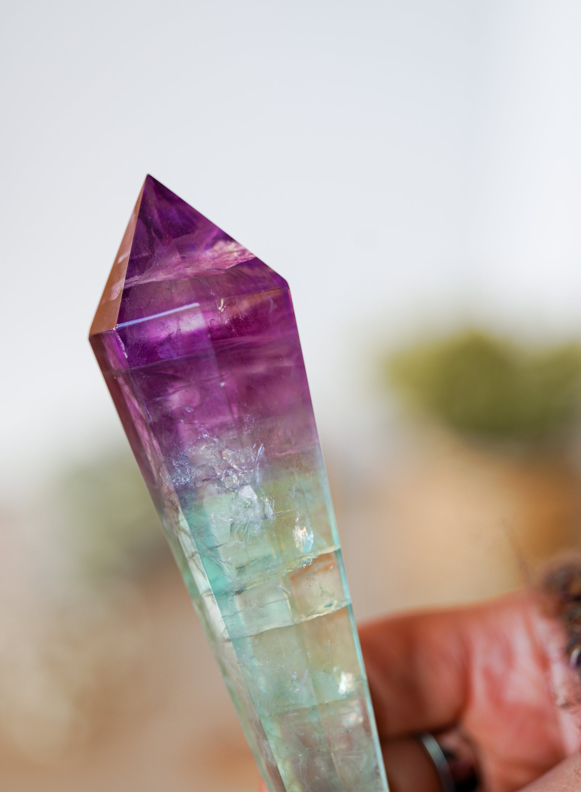 Varita de Fluorita Natural con Soporte