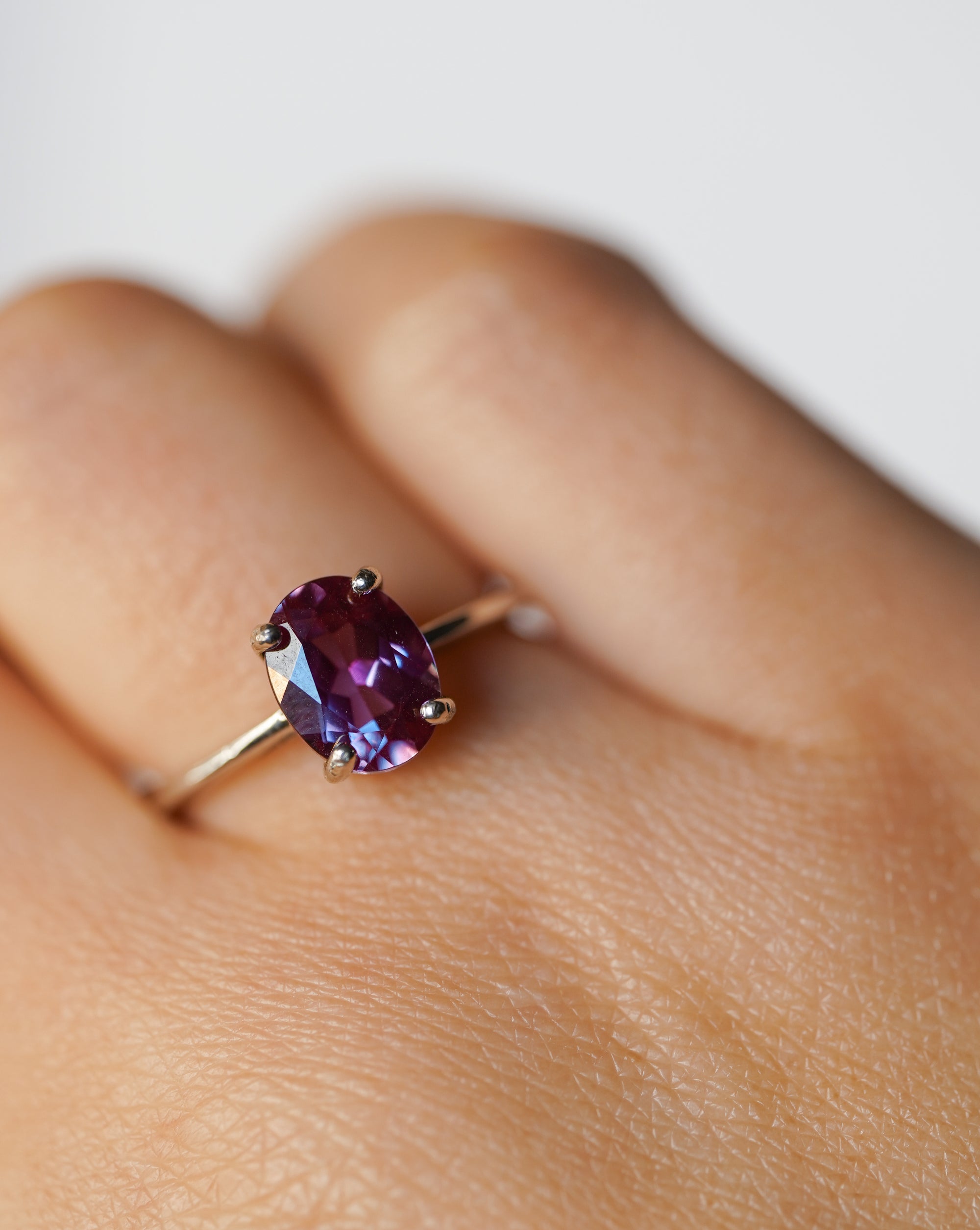 Anillo de Alejandrita en Plata – Magia, Transformación y Dualidad