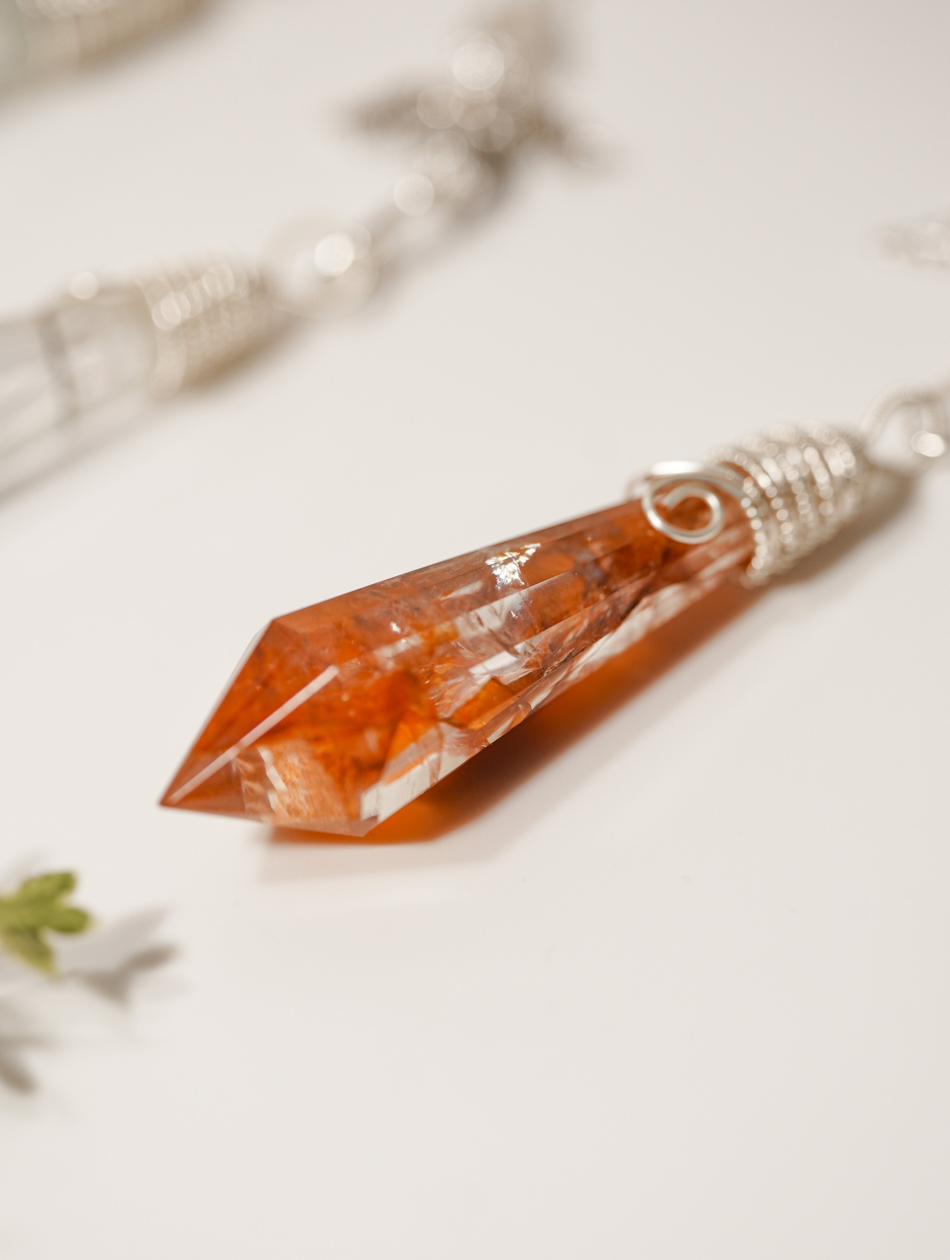 Péndulos de Minerales Naturales – Cuarzo Turmalinado, Fuego y Verde