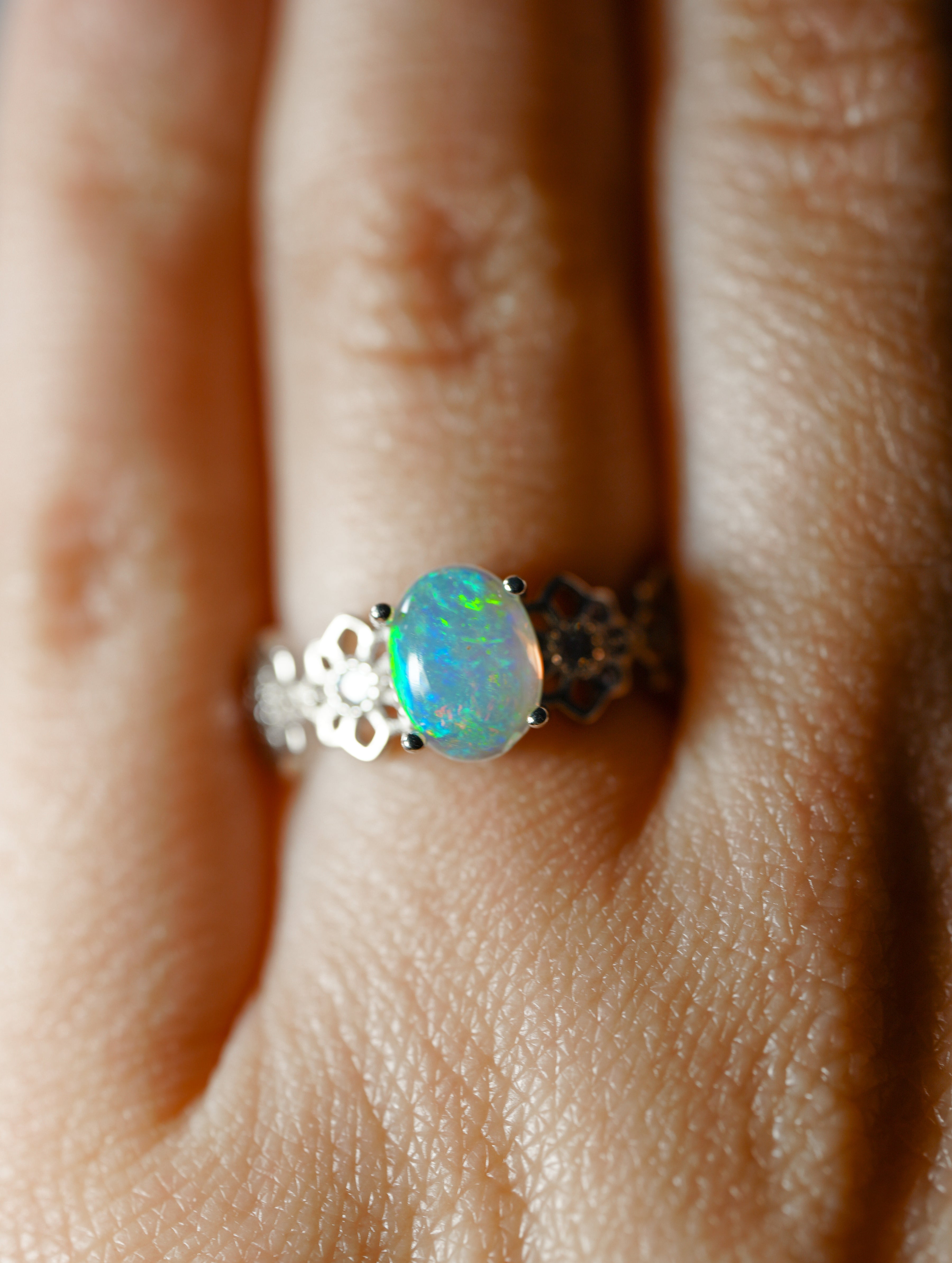 Anillo de Ópalo y Plata – Ajustable
