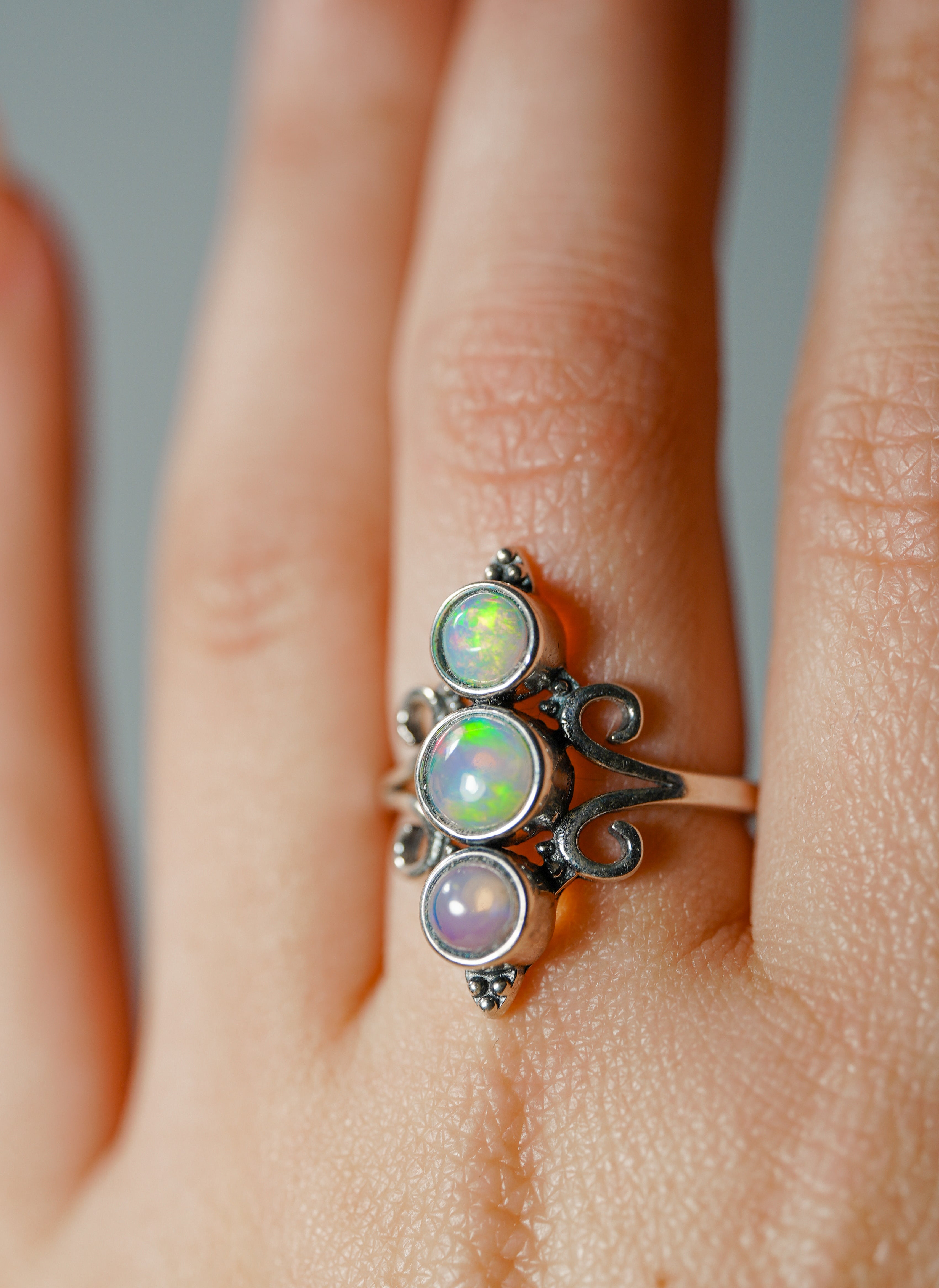 Anillo de Ópalo y Plata – Ajustable