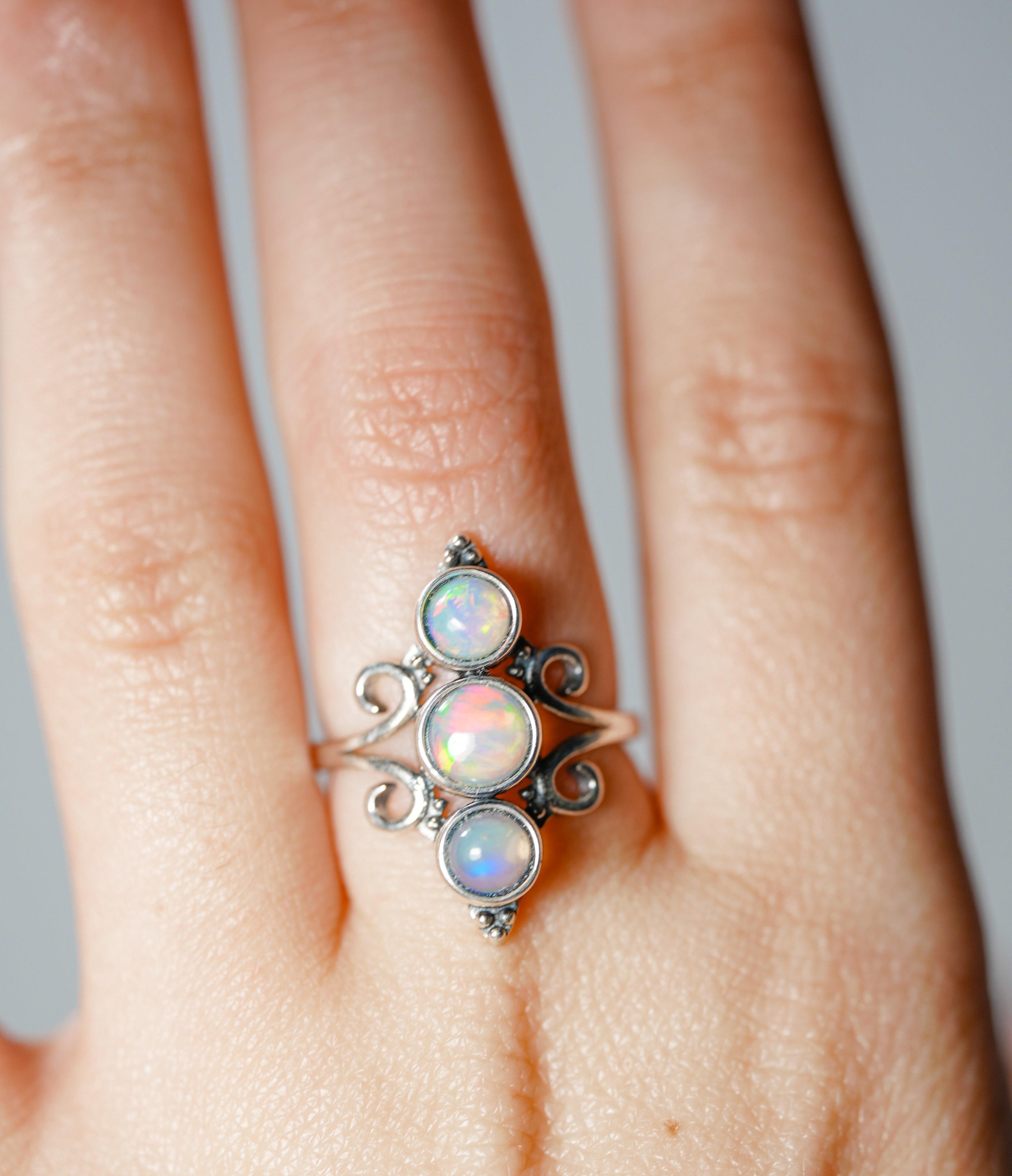 Anillo de Ópalo y Plata – Ajustable