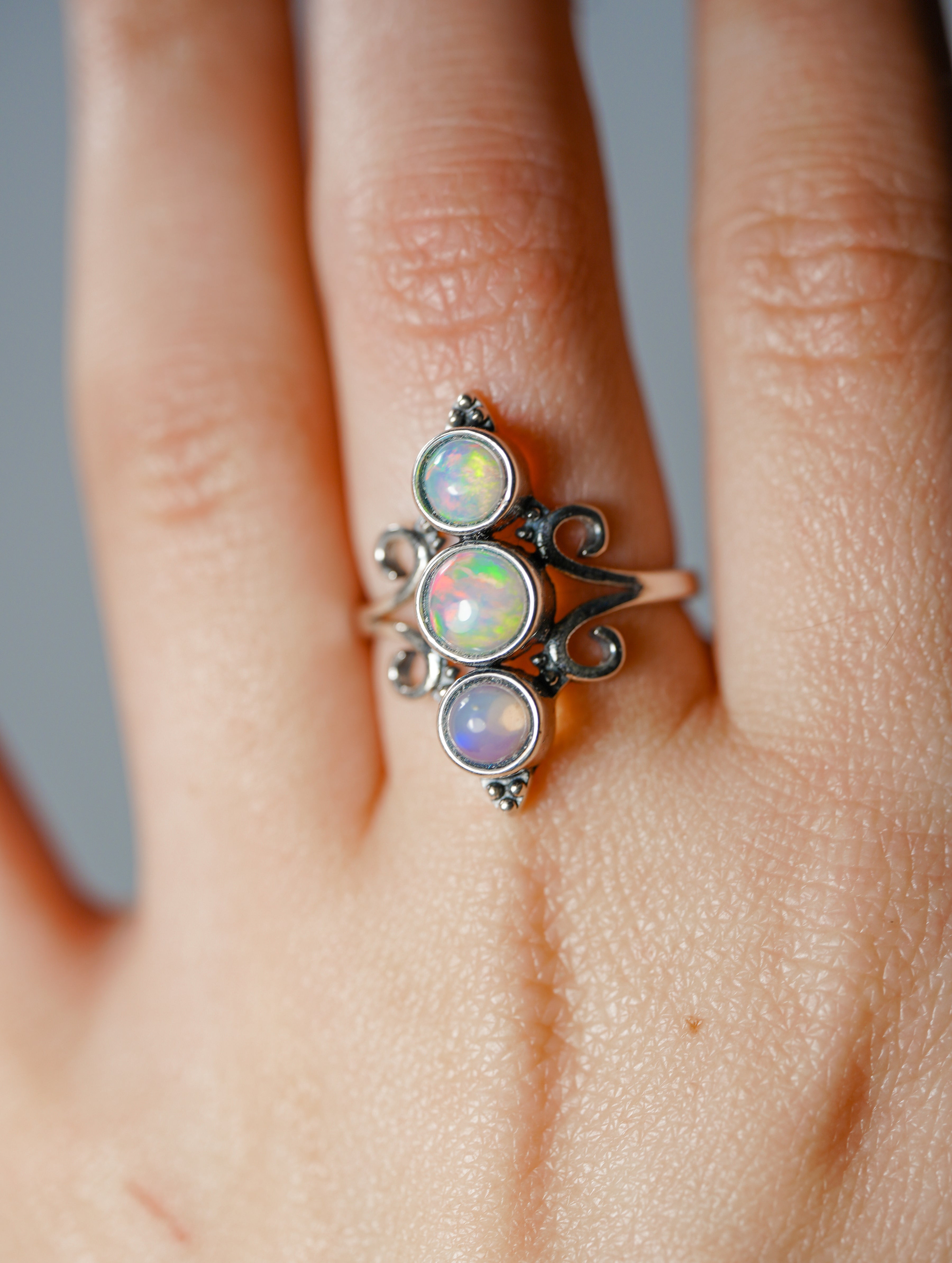 Anillo de Ópalo y Plata – Ajustable