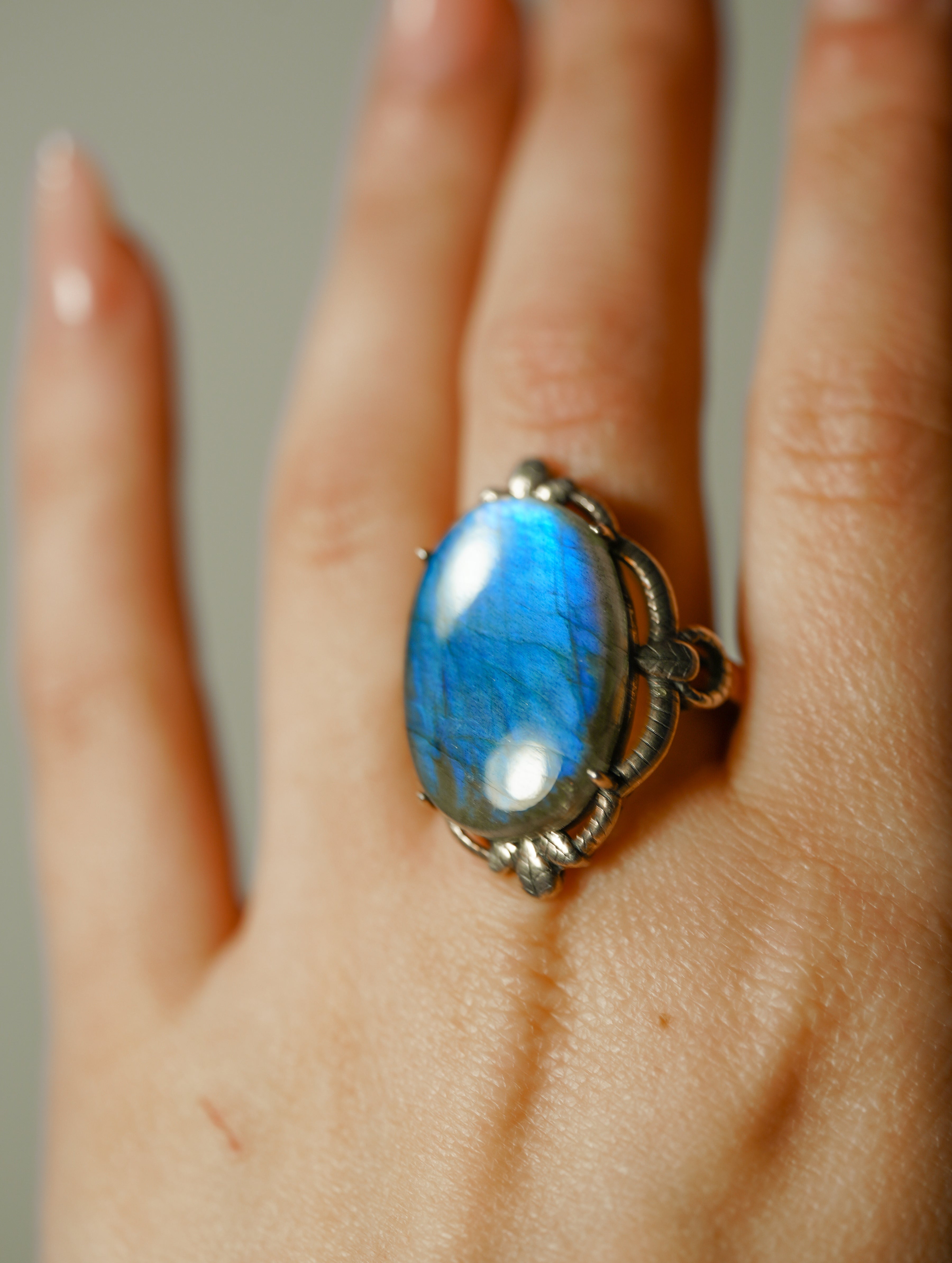 Anillo de Labradorita y Plata – Ajustable