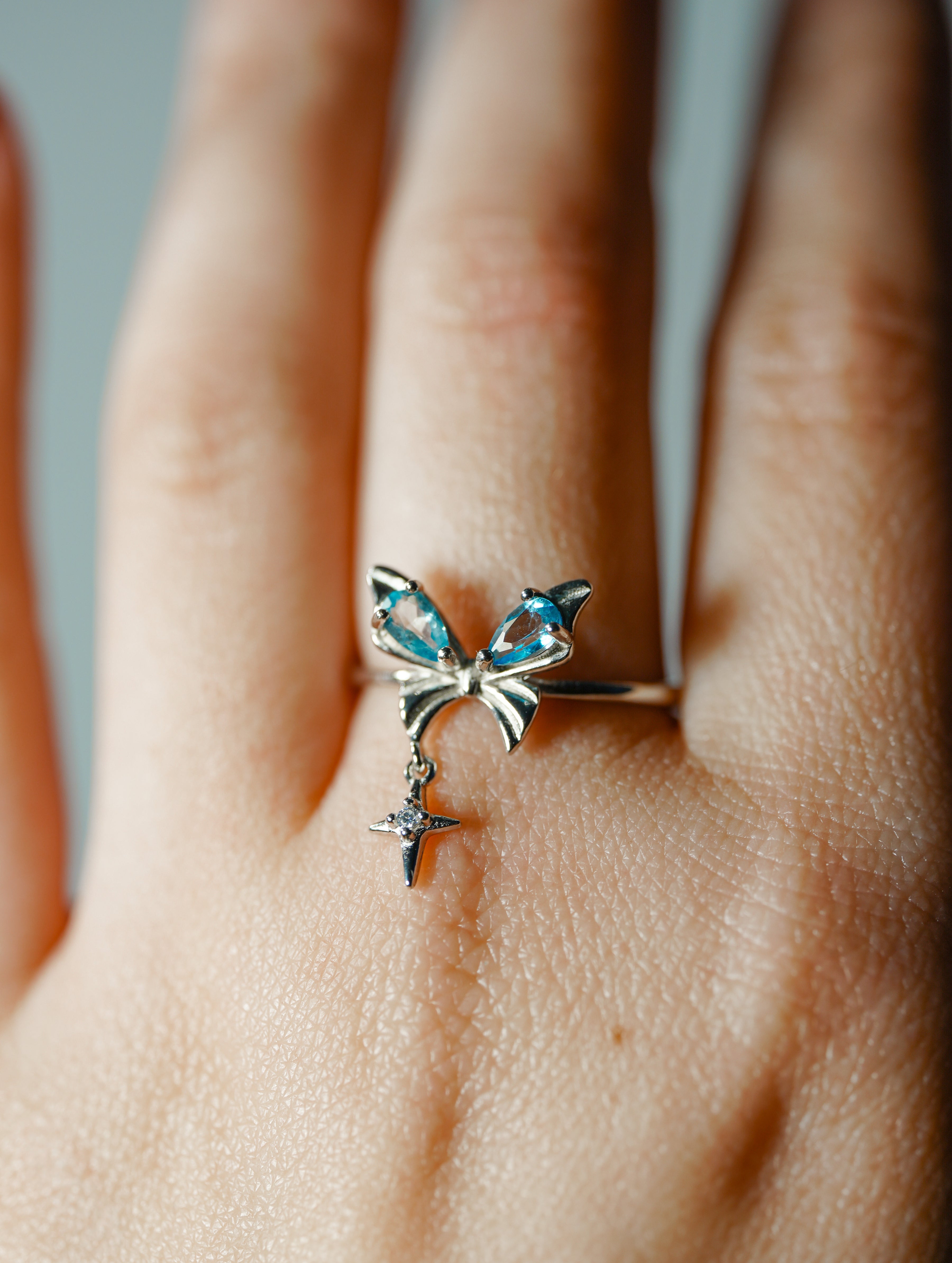 Anillo de Aguamarina y Plata con Mariposa – Ajustable