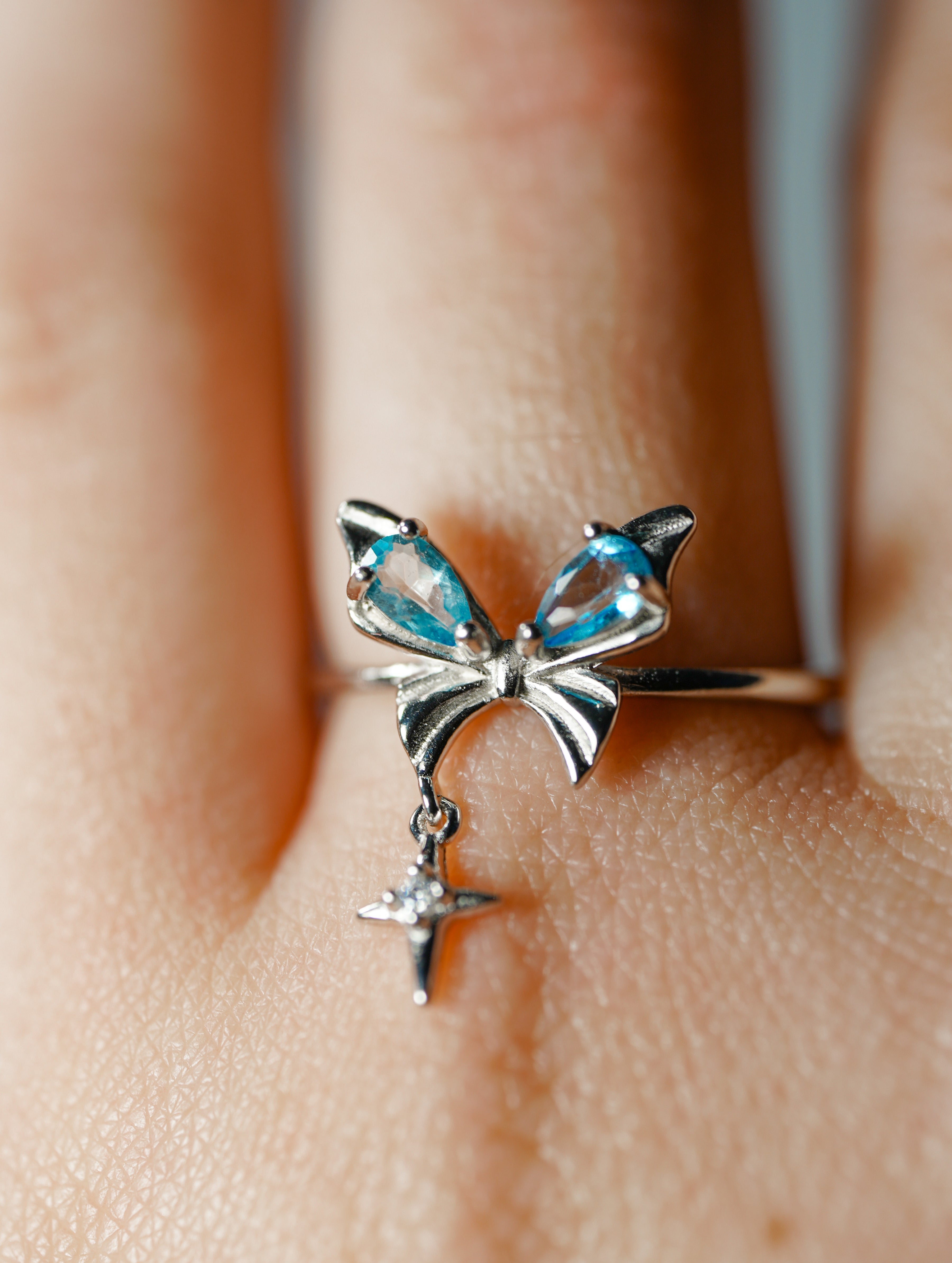 Anillo de Aguamarina y Plata con Mariposa – Ajustable