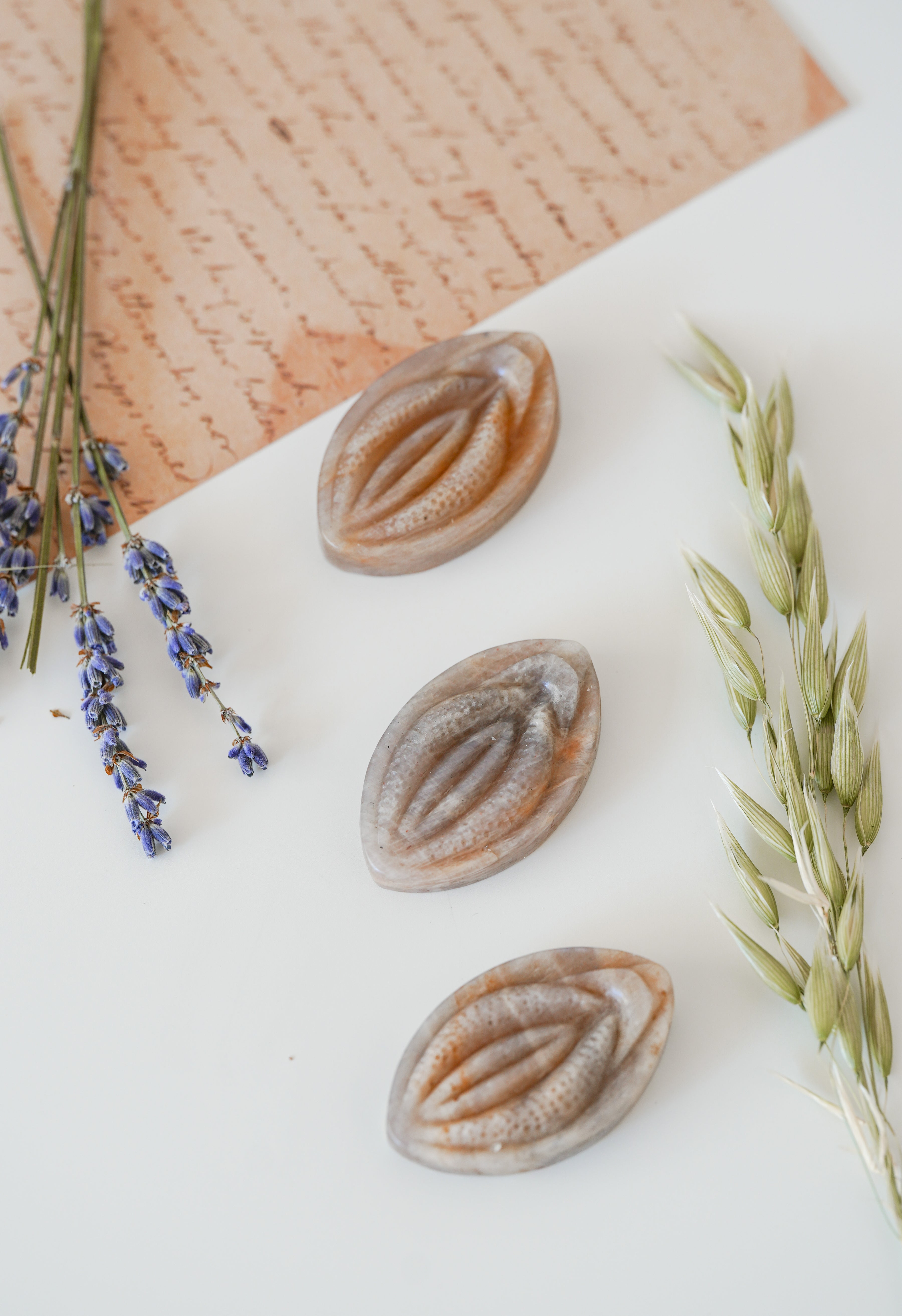 Vulva de Piedra Luna – Energía femenina y conexión cíclica
