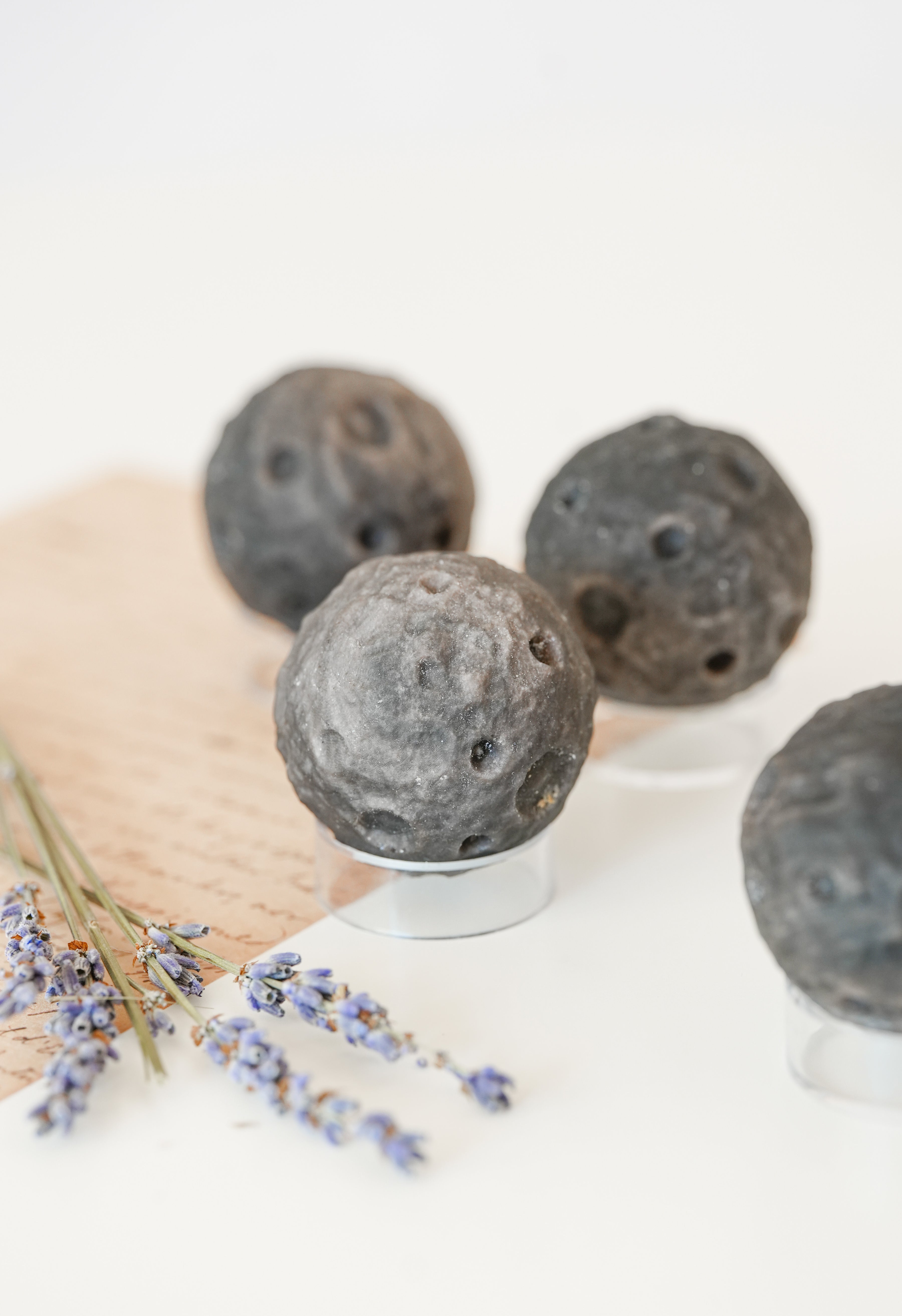 Luna de Obsidiana Plateada – Intuición y protección en la sombra