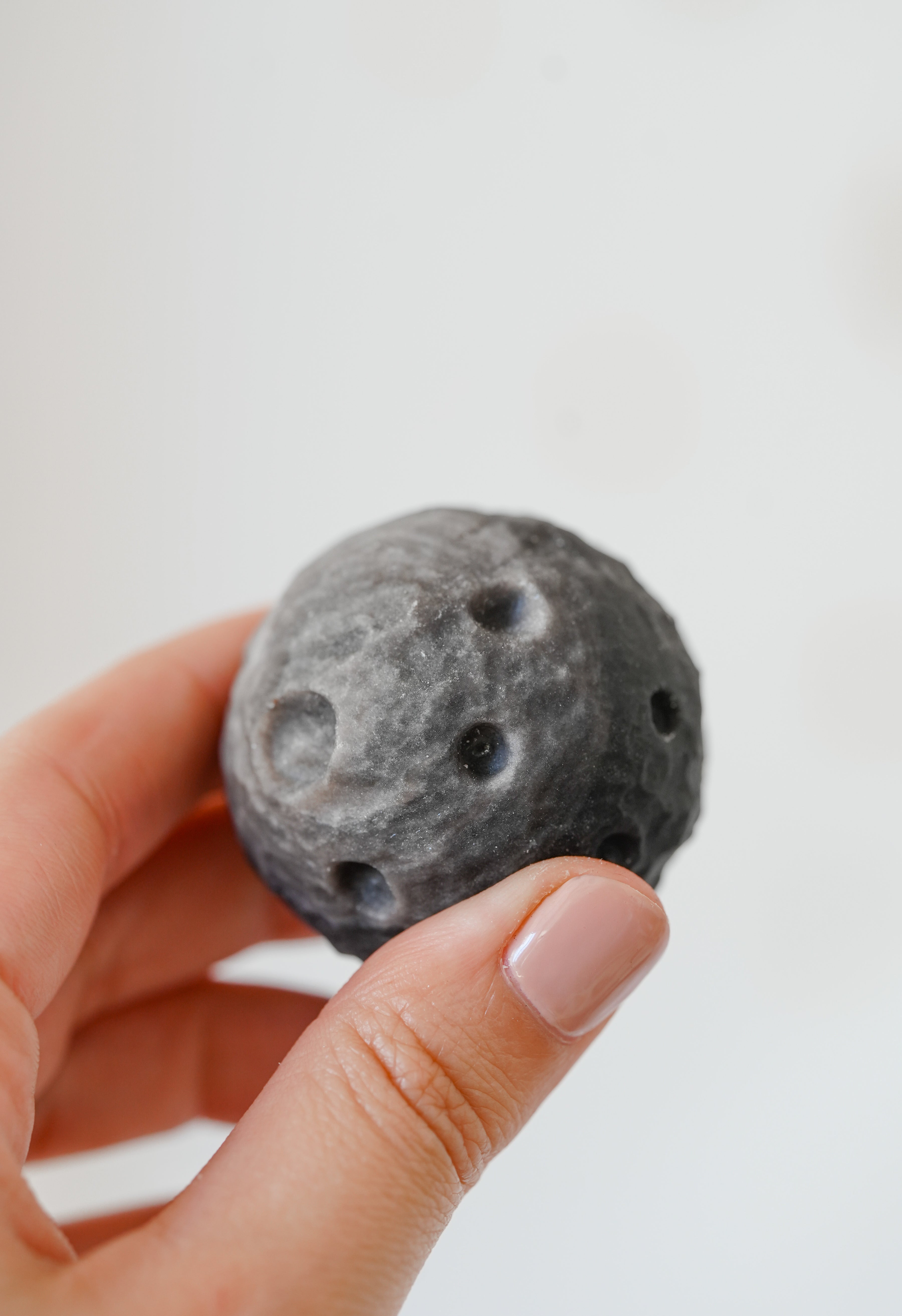Luna de Obsidiana Plateada – Intuición y protección en la sombra