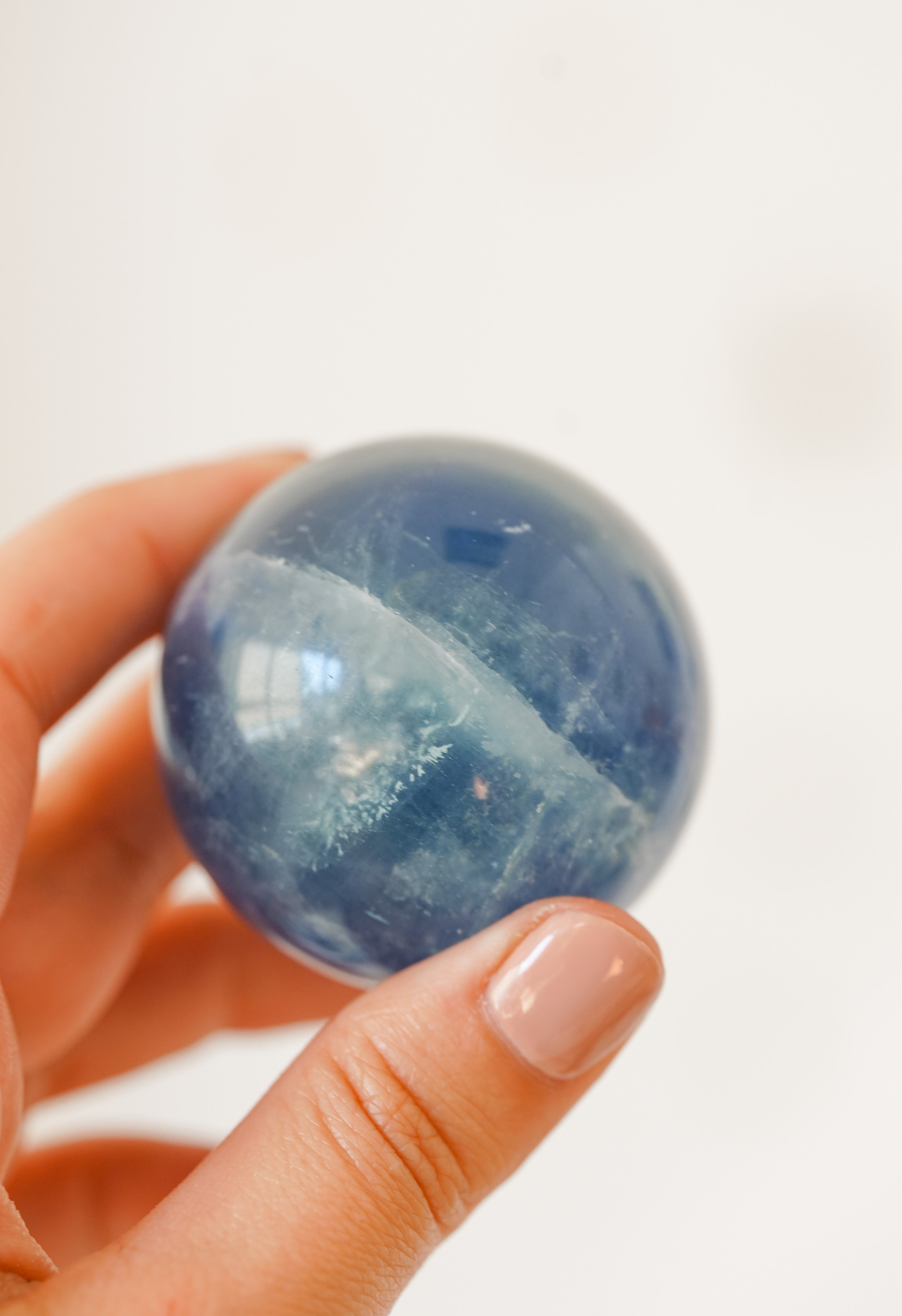 Esfera de Fluorita Azul – Claridad mental y orden interno