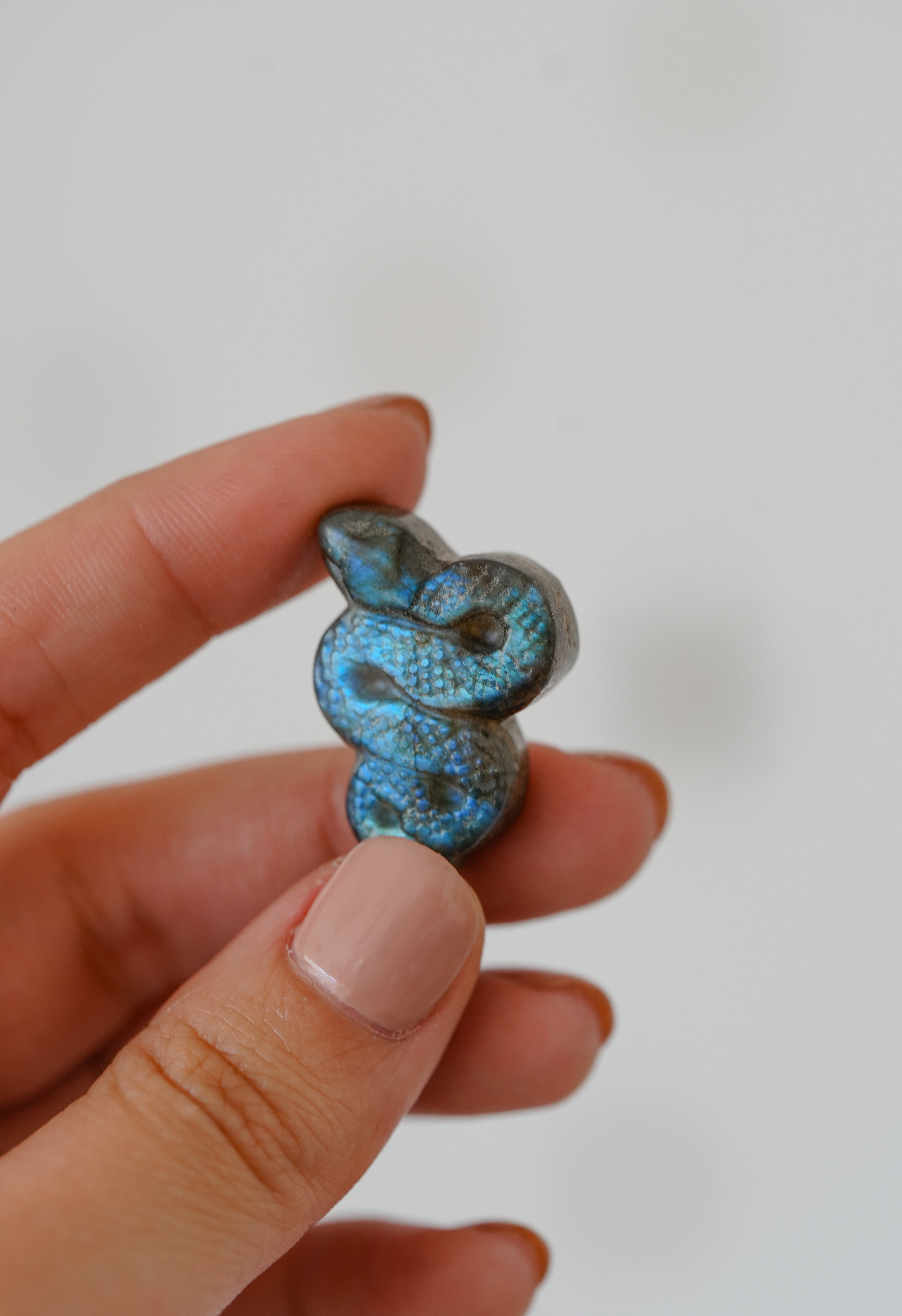 Serpiente de Labradorita pequeña  – Protección, intuición y transformación