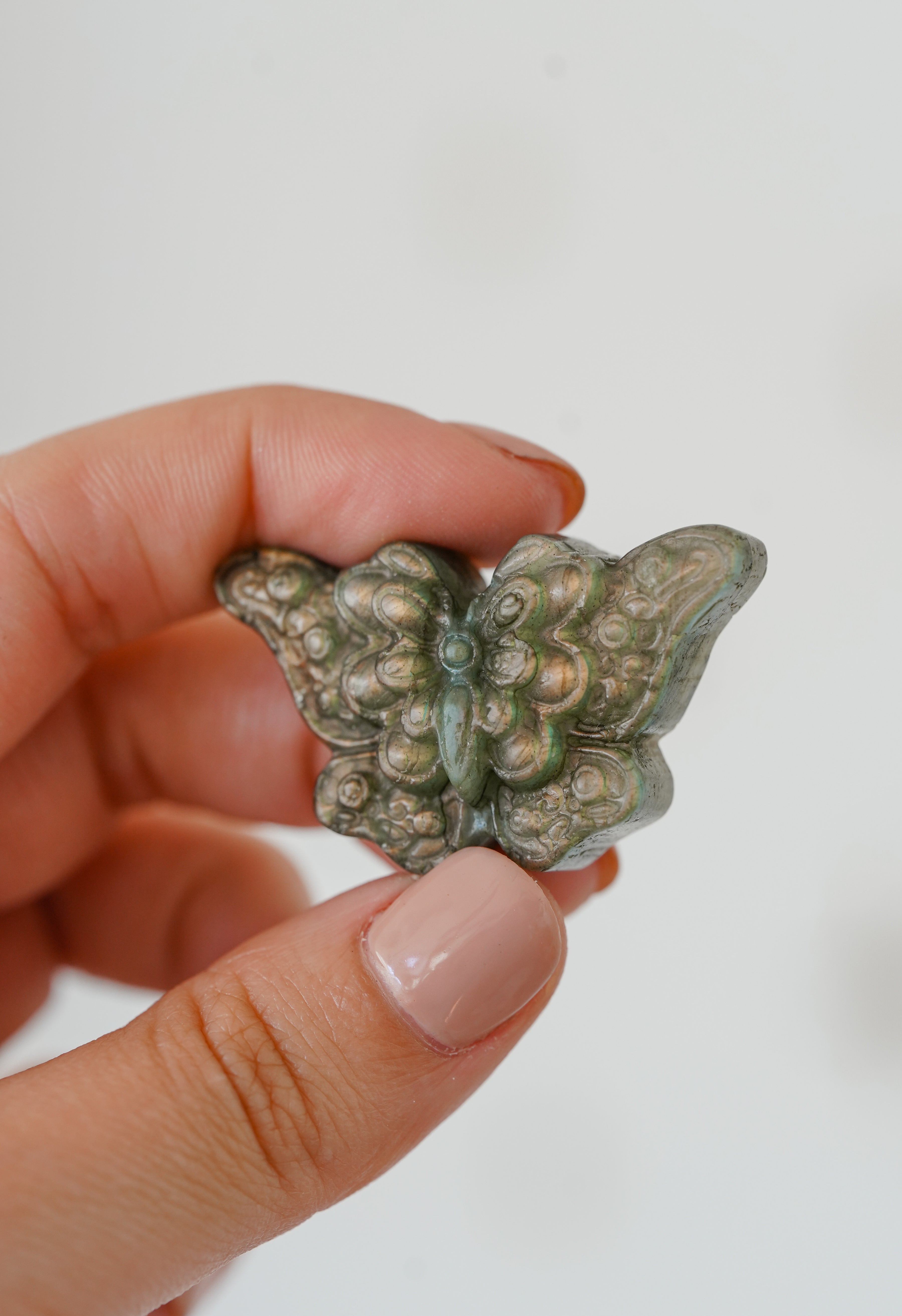 Serpiente y Mariposa de Labradorita – Transformación y renacimiento