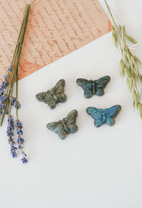 Mariposa de Labradorita – Cambio, intuición y renacimiento