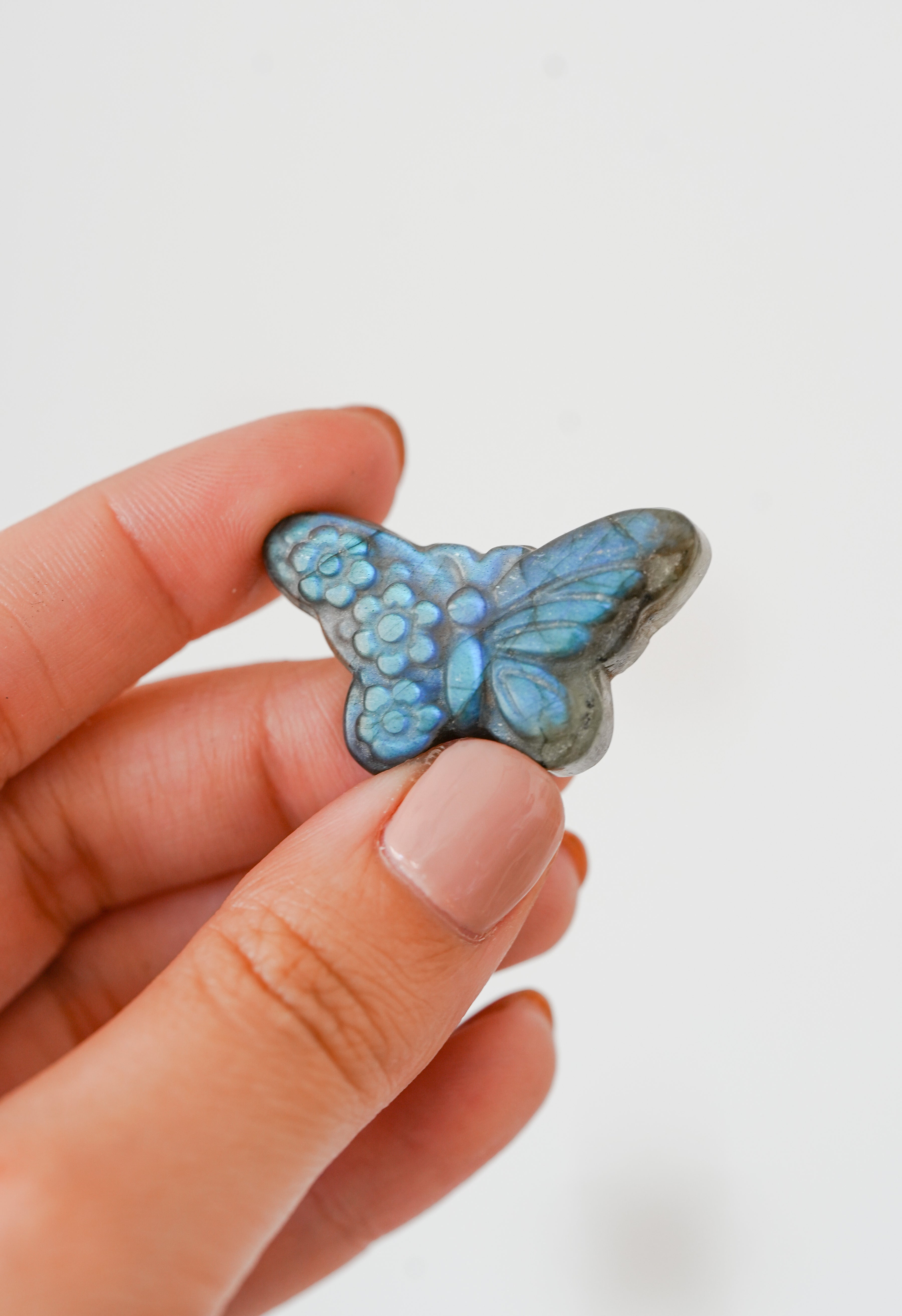Mariposa de Labradorita – Cambio, intuición y renacimiento