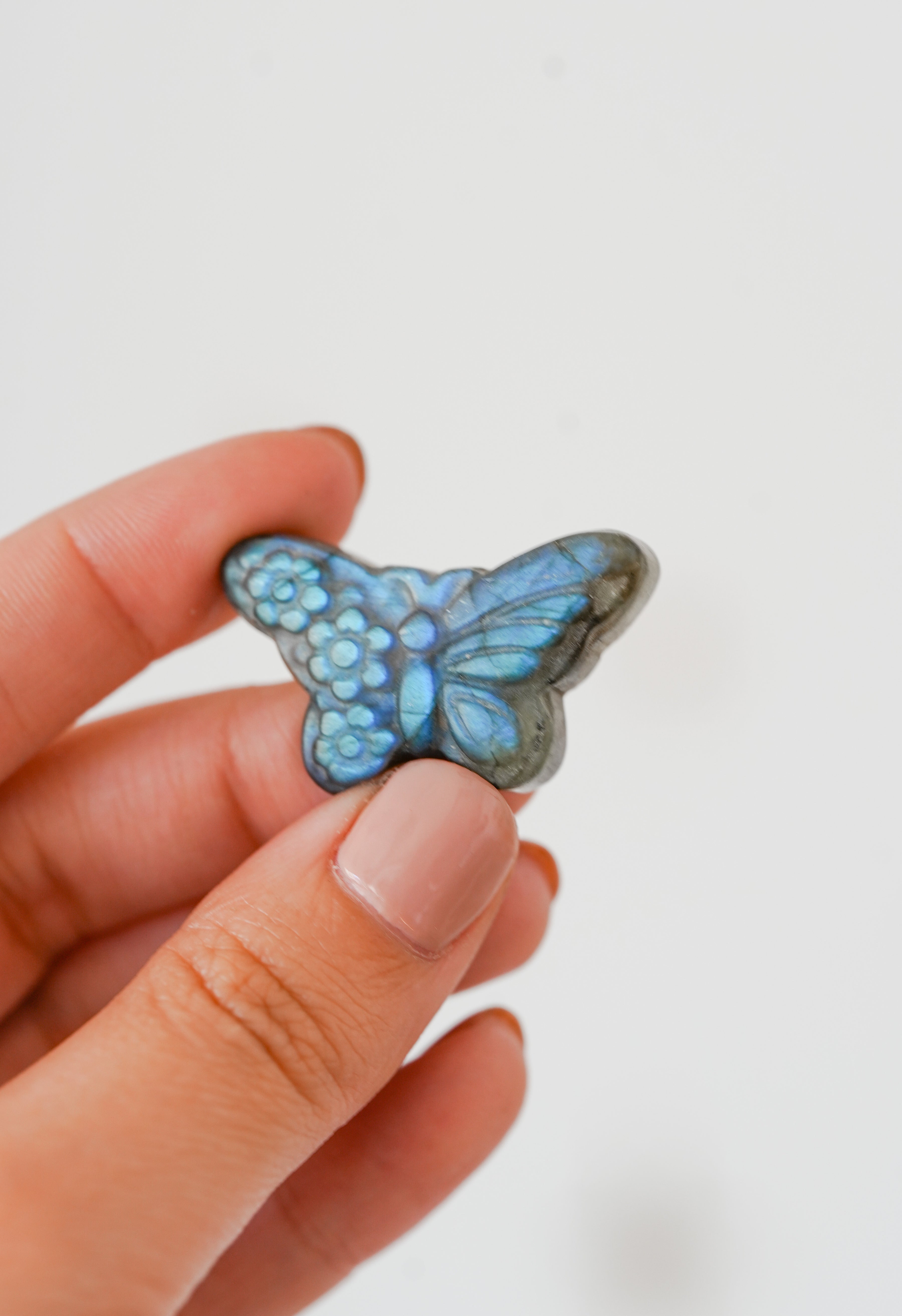 Mariposa de Labradorita – Cambio, intuición y renacimiento