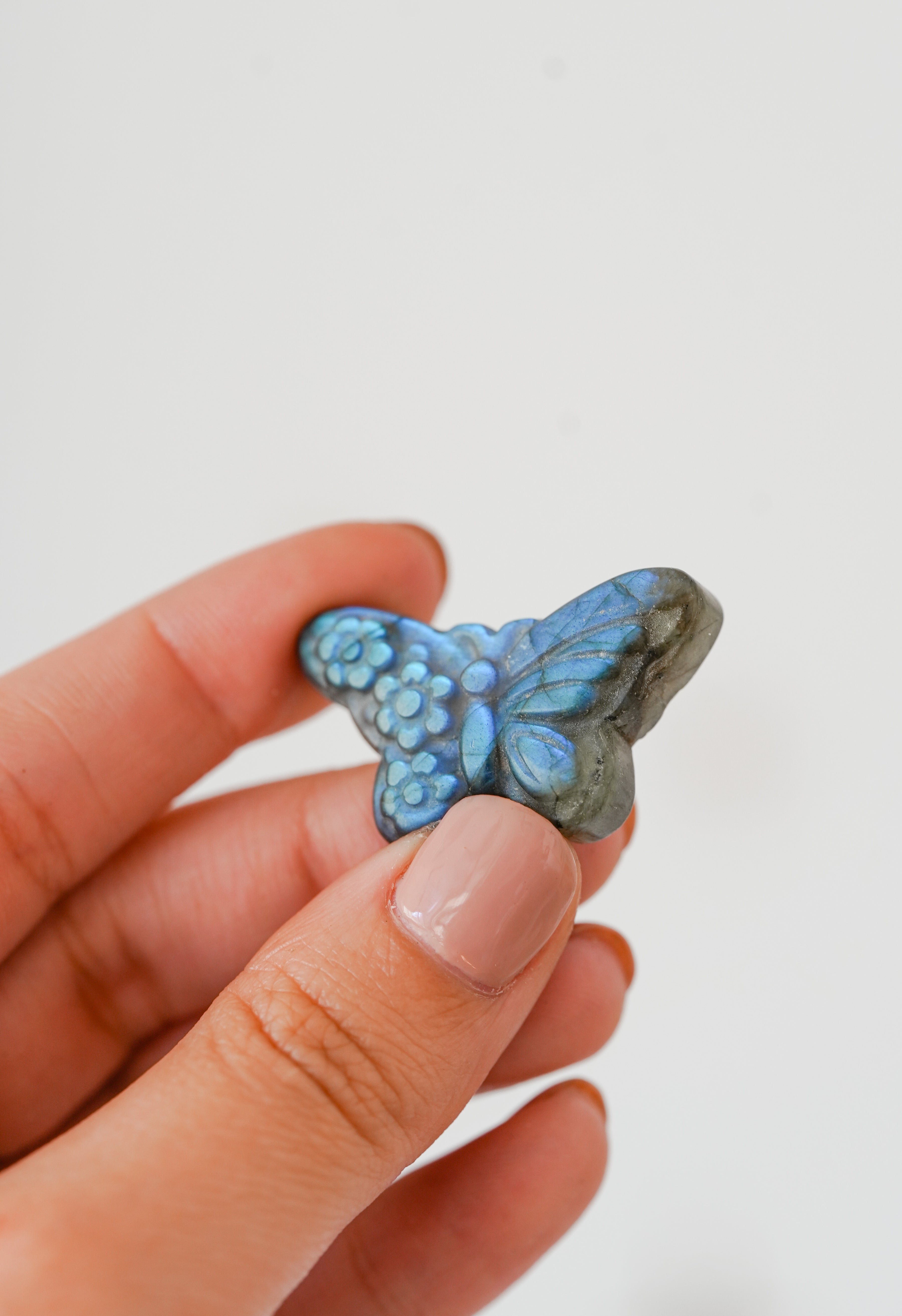 Mariposa de Labradorita – Cambio, intuición y renacimiento