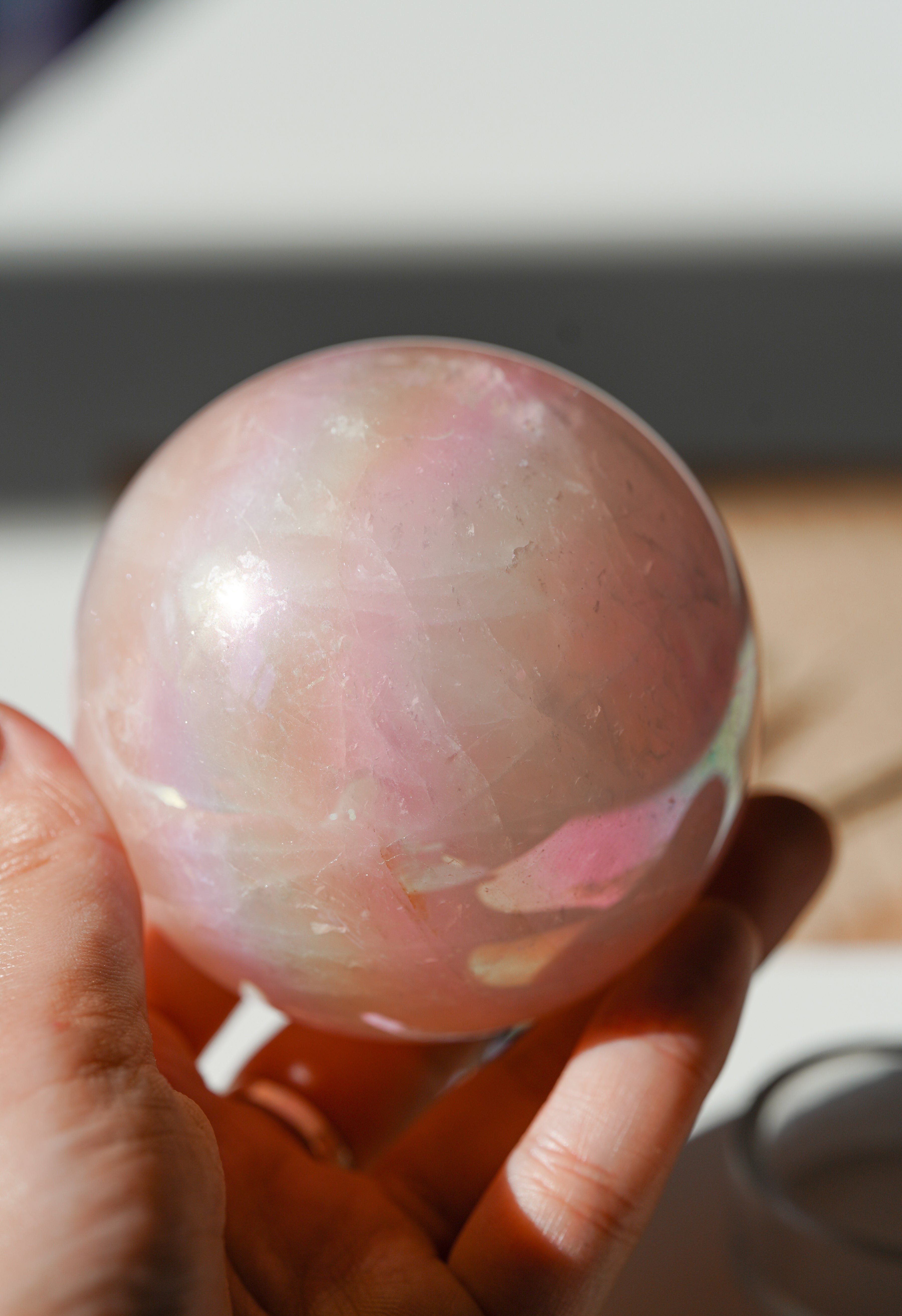 Esfera de Cuarzo Rosa Aura – Amor, calma y energía elevada