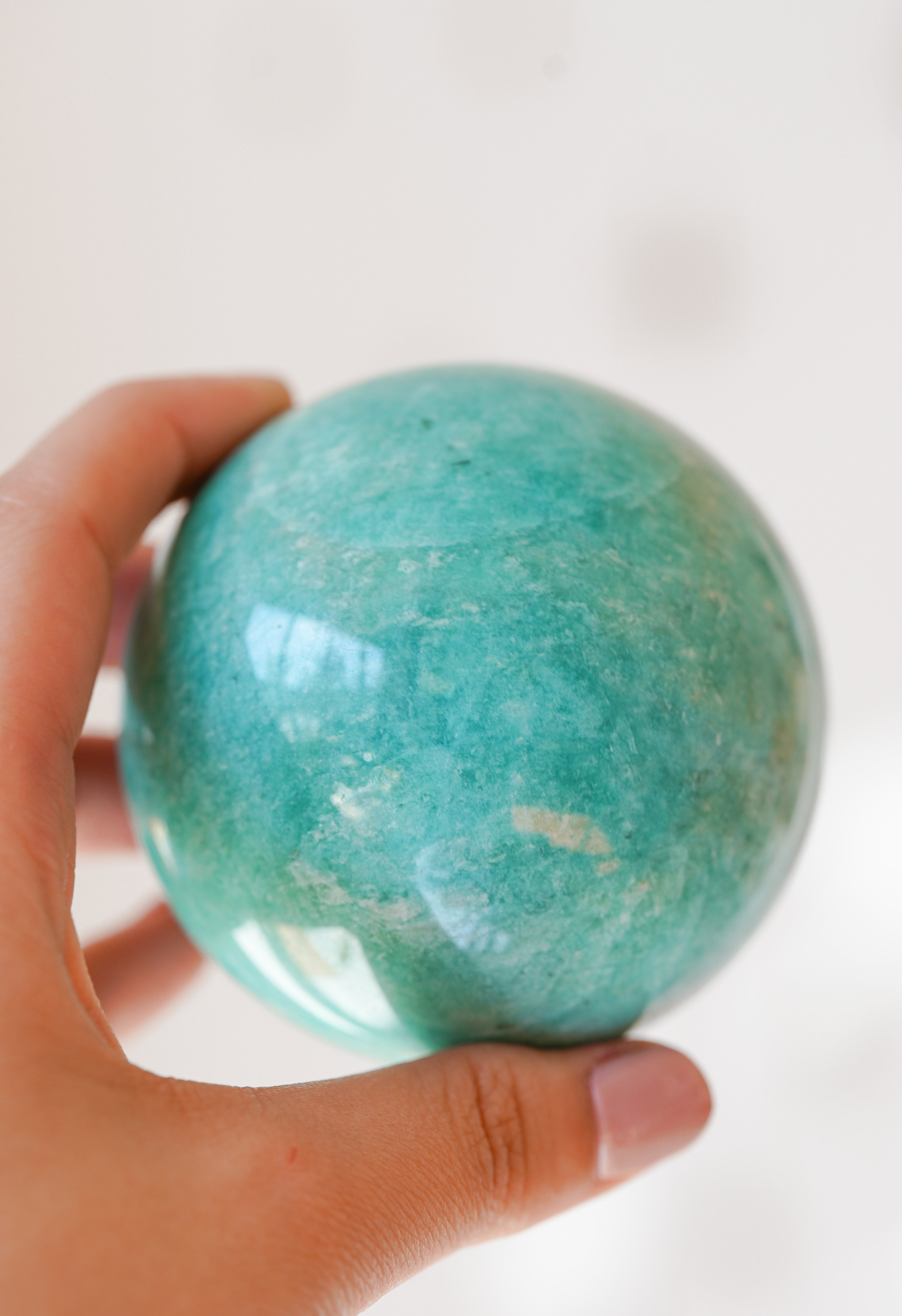 Esfera de Amazonita – Calma, verdad y equilibrio emocional
