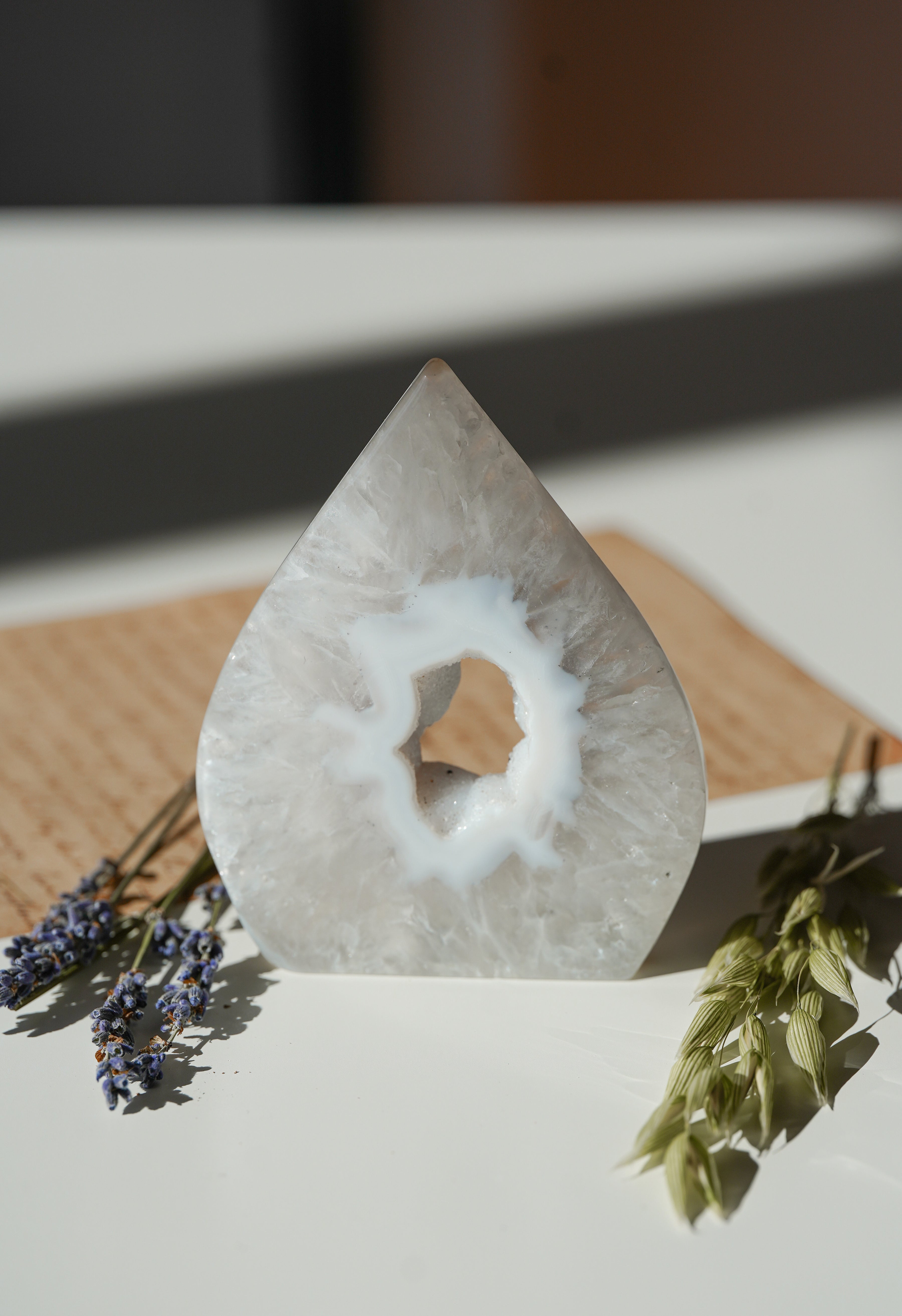 Llama de Ágata con Drusa – Energía, protección y activación