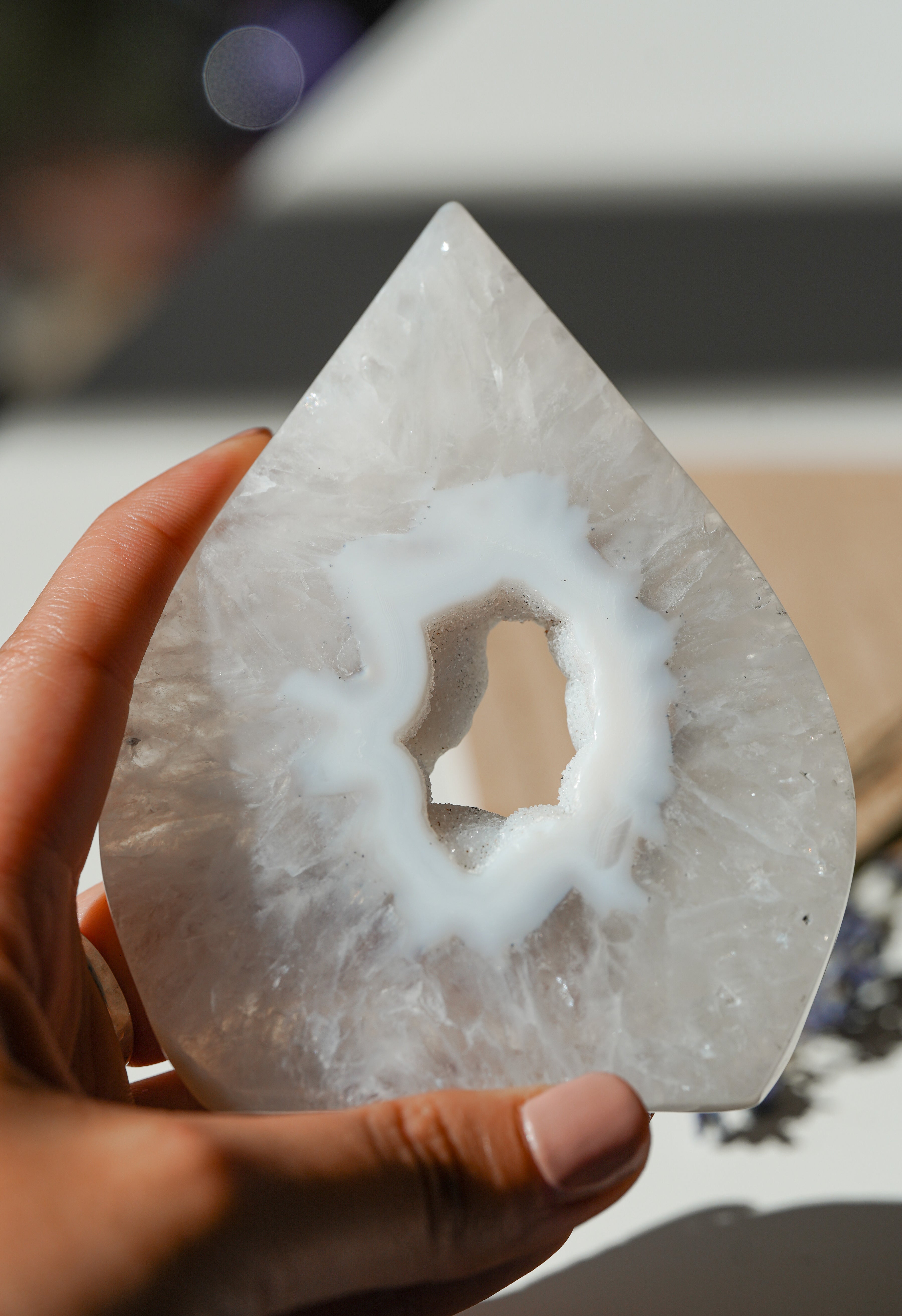 Llama de Ágata con Drusa – Energía, protección y activación