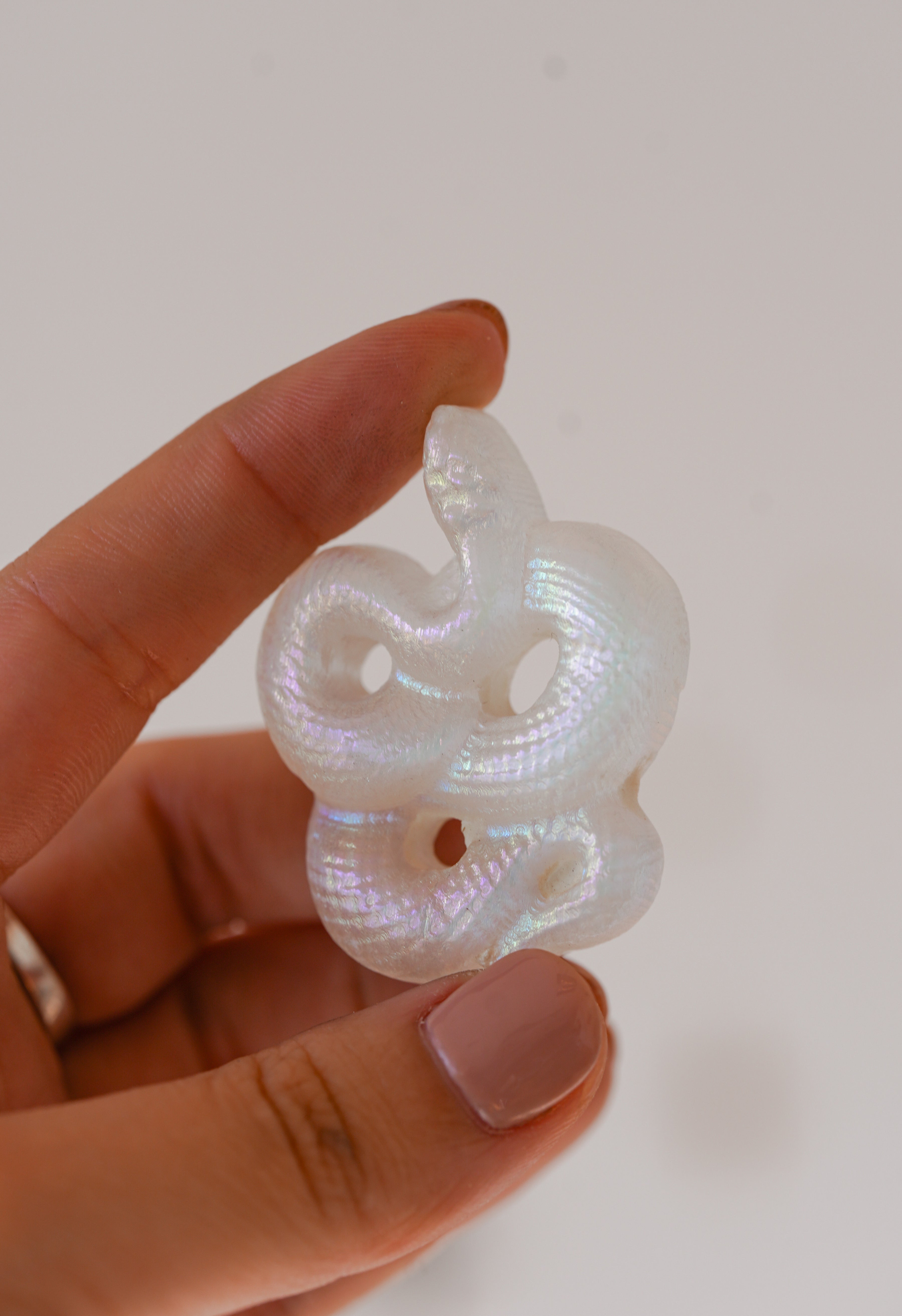 Serpiente de Selenita Aura – Limpieza y elevación energética
