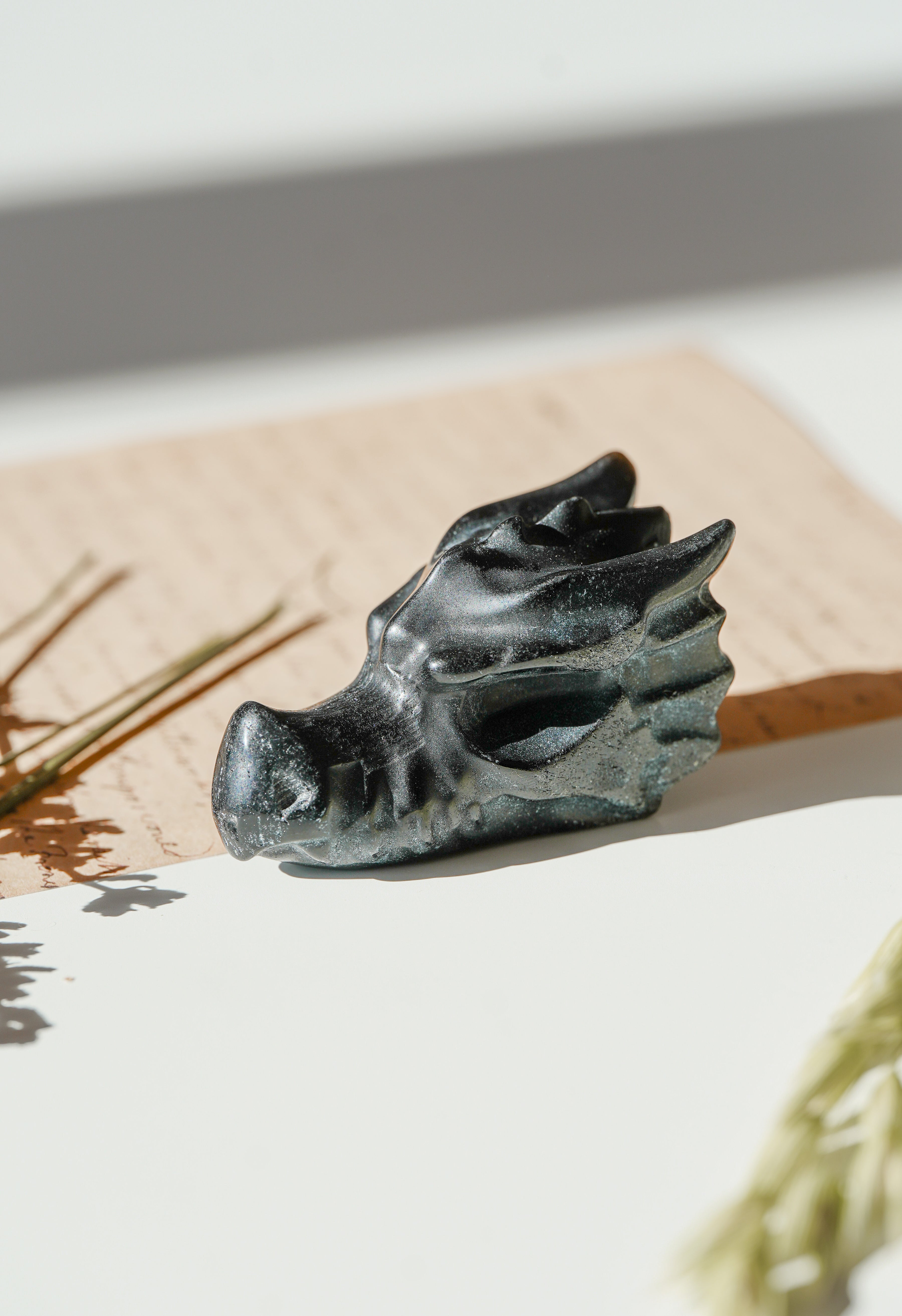 Cabeza de Dragón de Obsidiana Negra – Poder, protección y fuerza ancestral