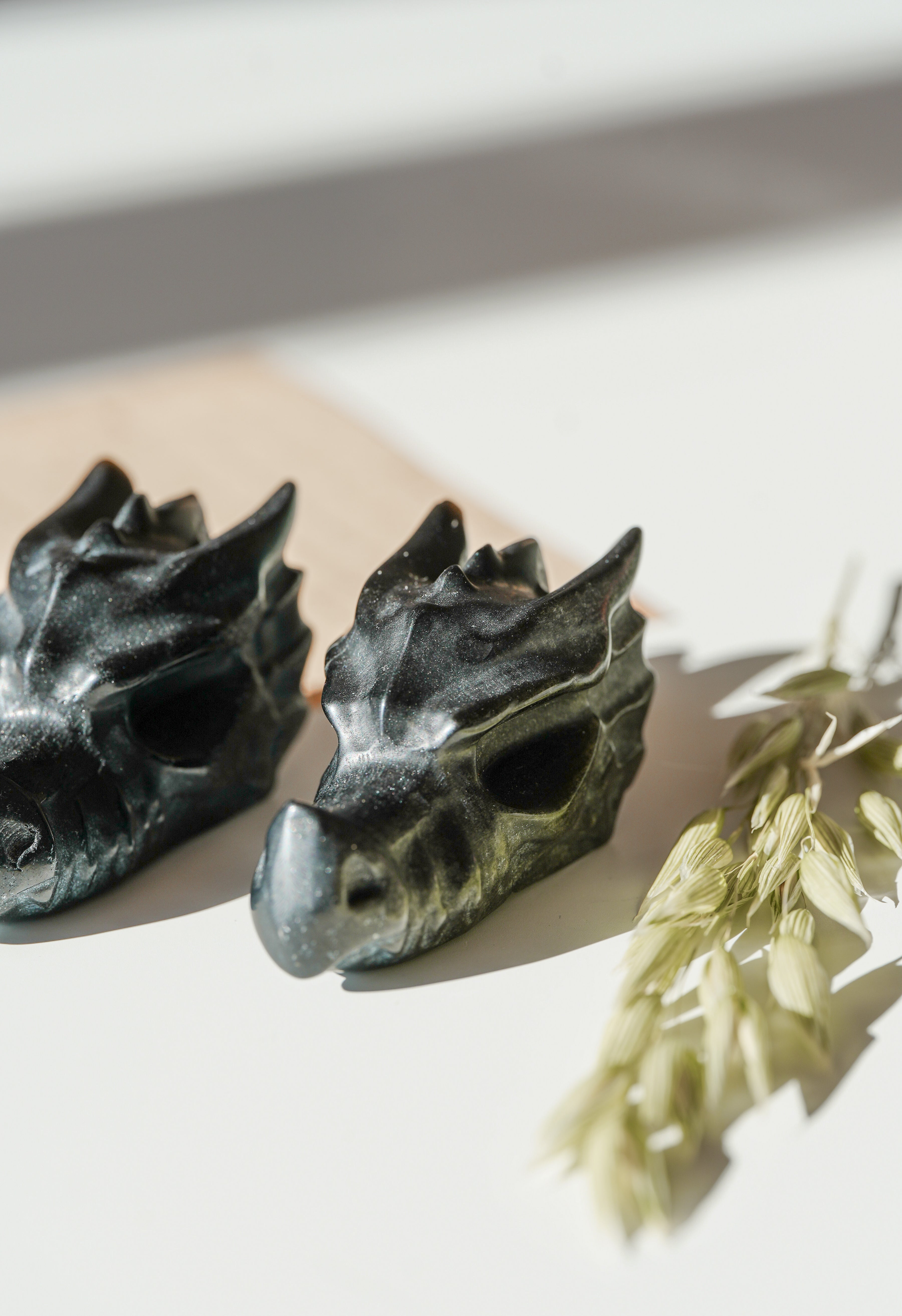 Cabeza de Dragón de Obsidiana Negra – Poder, protección y fuerza ancestral