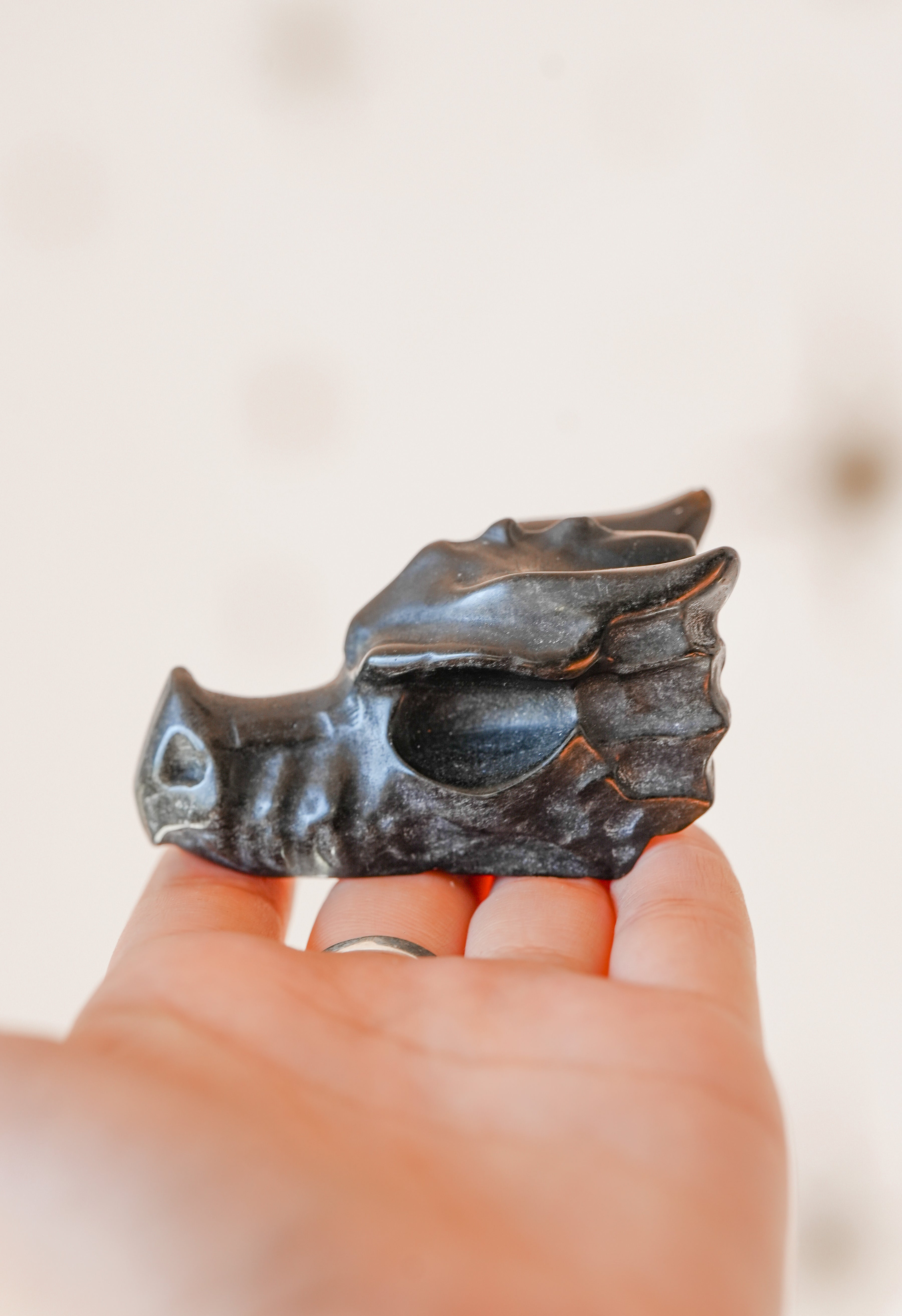 Cabeza de Dragón de Obsidiana Negra – Poder, protección y fuerza ancestral