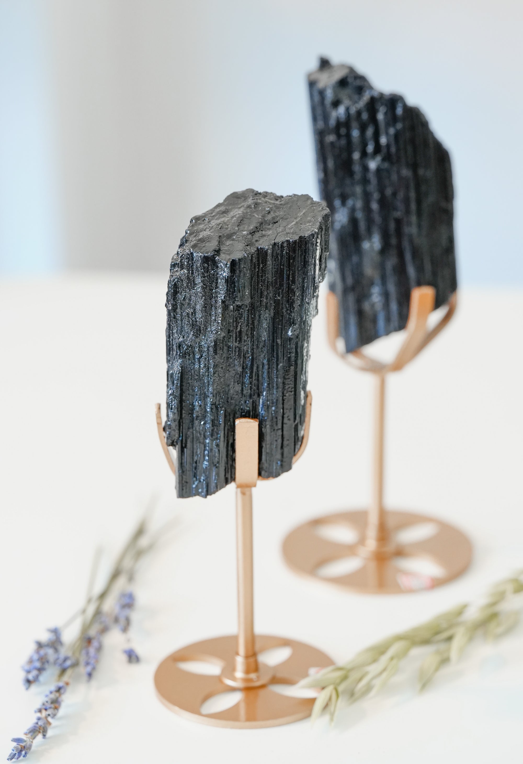 Turmalina Negra en Soporte – Protección y limpieza energética