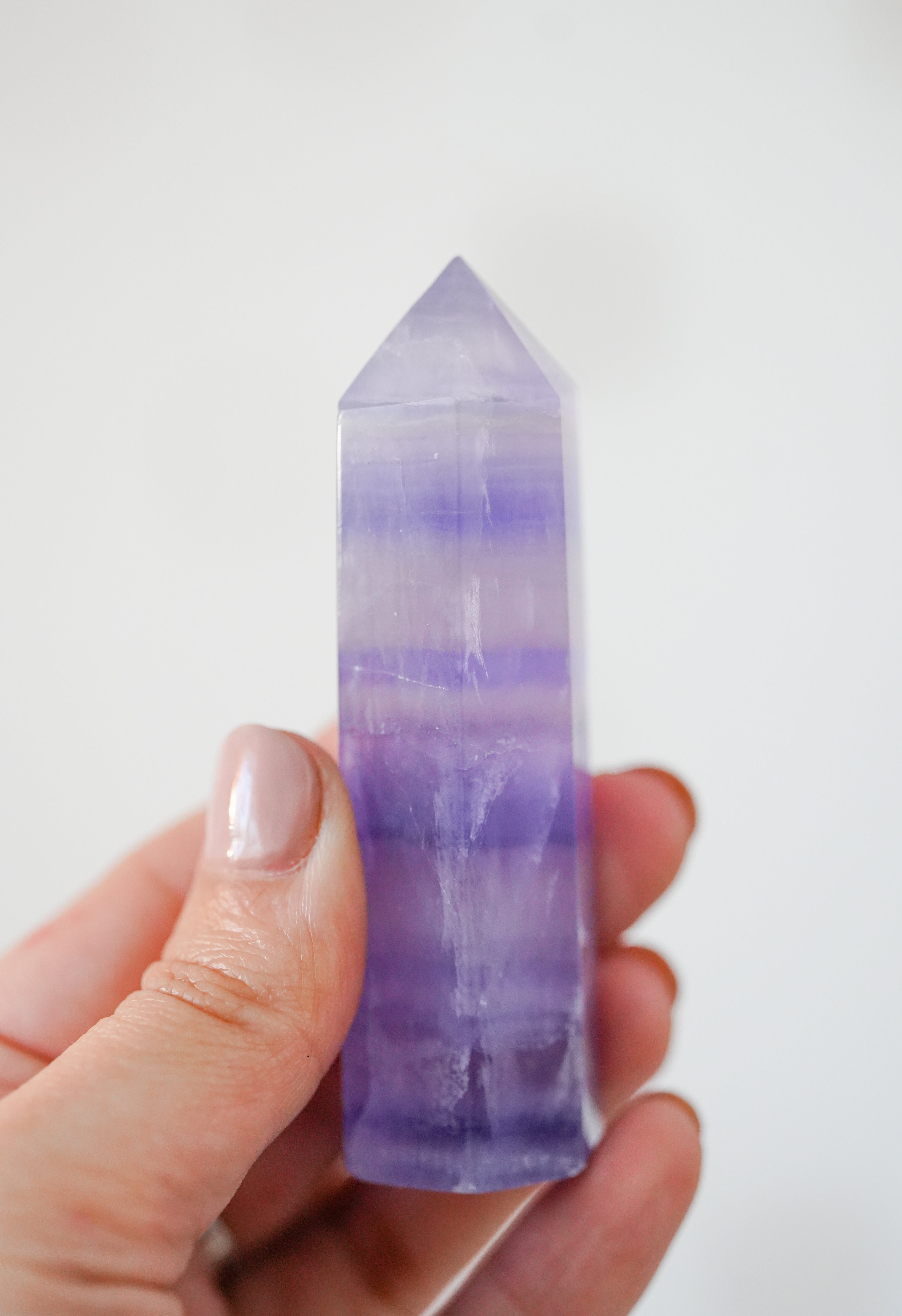Punta de Fluorita Morada – Intuición, claridad y equilibrio