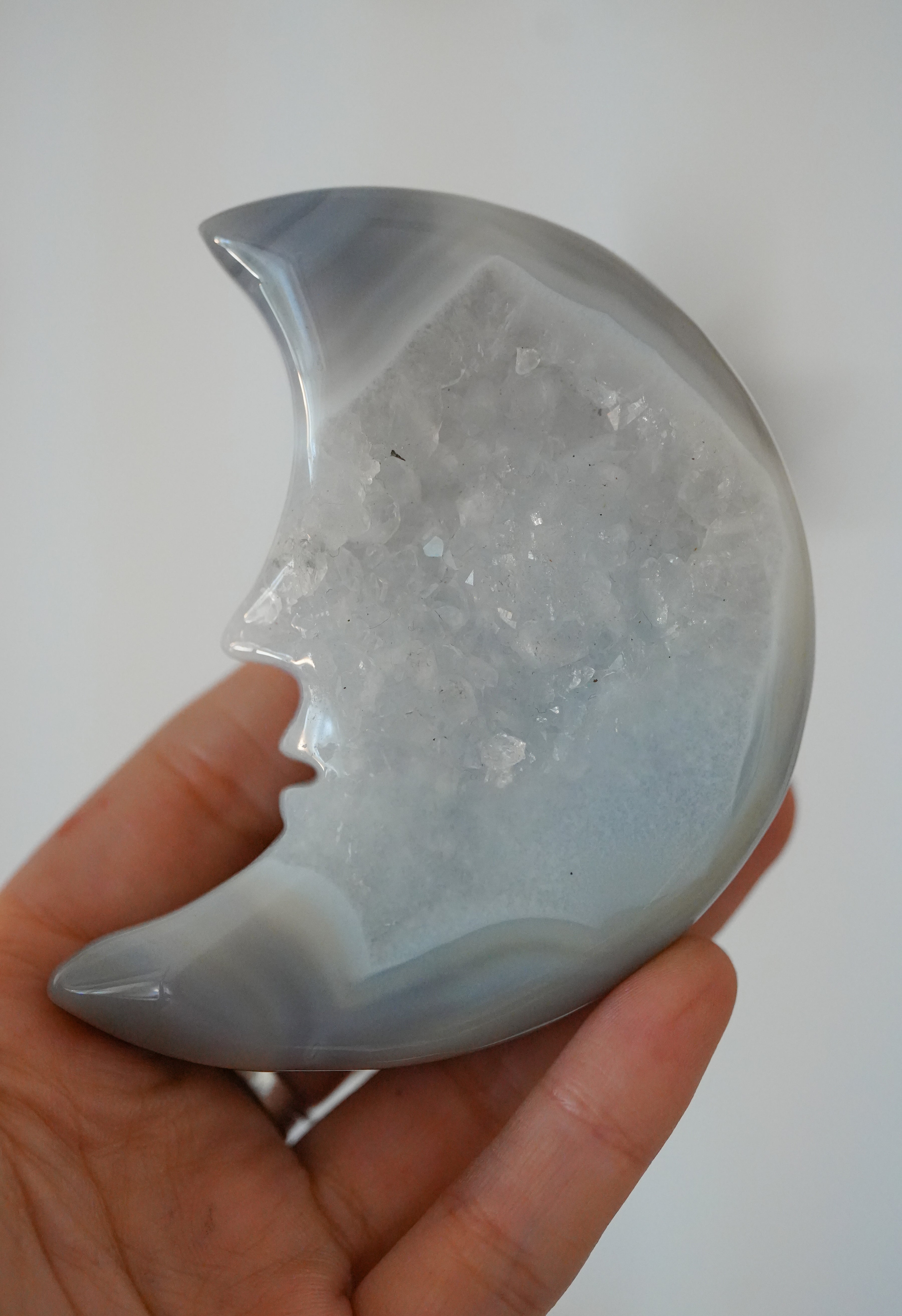 Luna de Ágata con Drusa – Protección, ciclos y energía en expansión