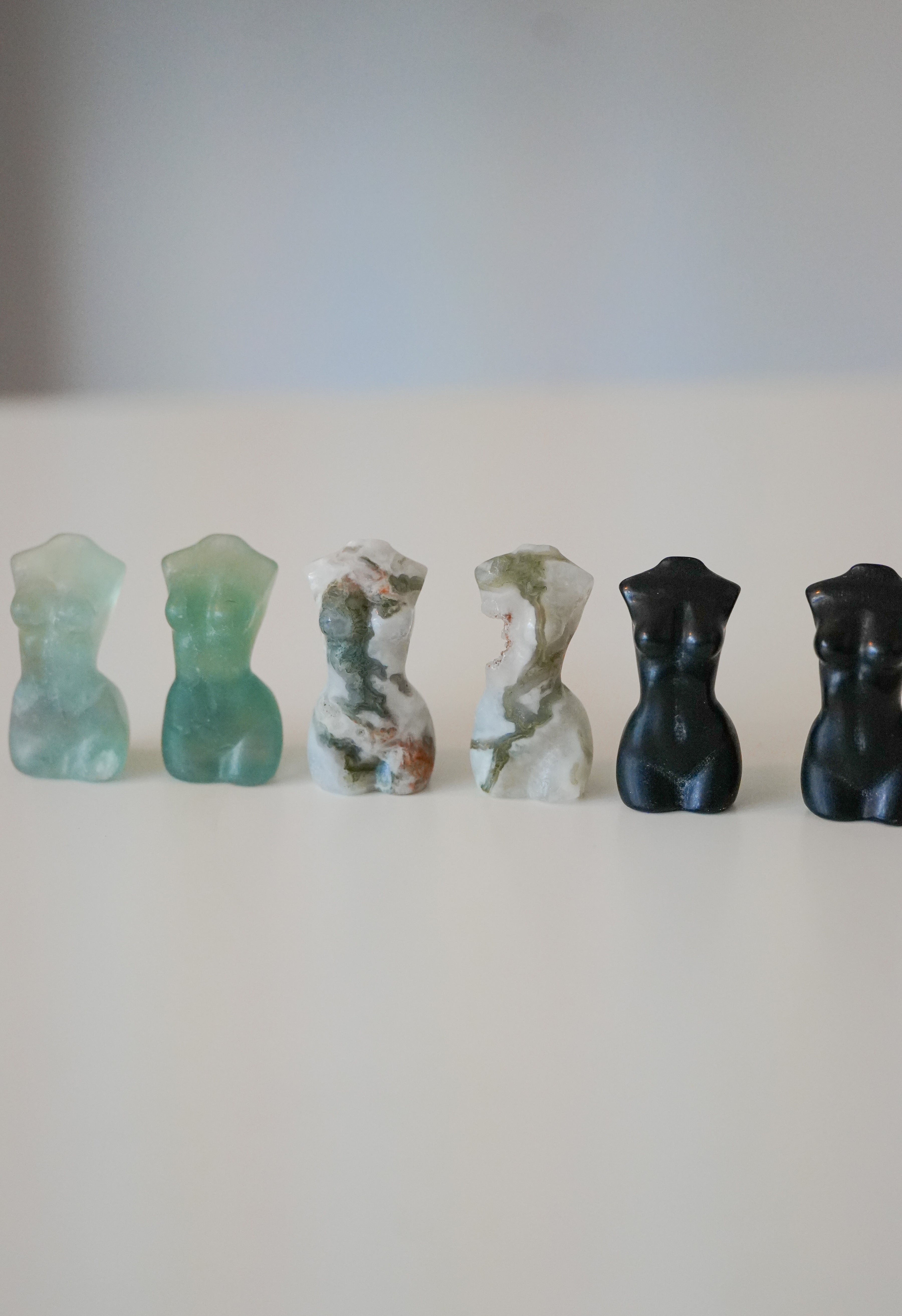 Busto de Fluorita, Ágata Musgo u Obsidiana – Claridad, crecimiento y protección