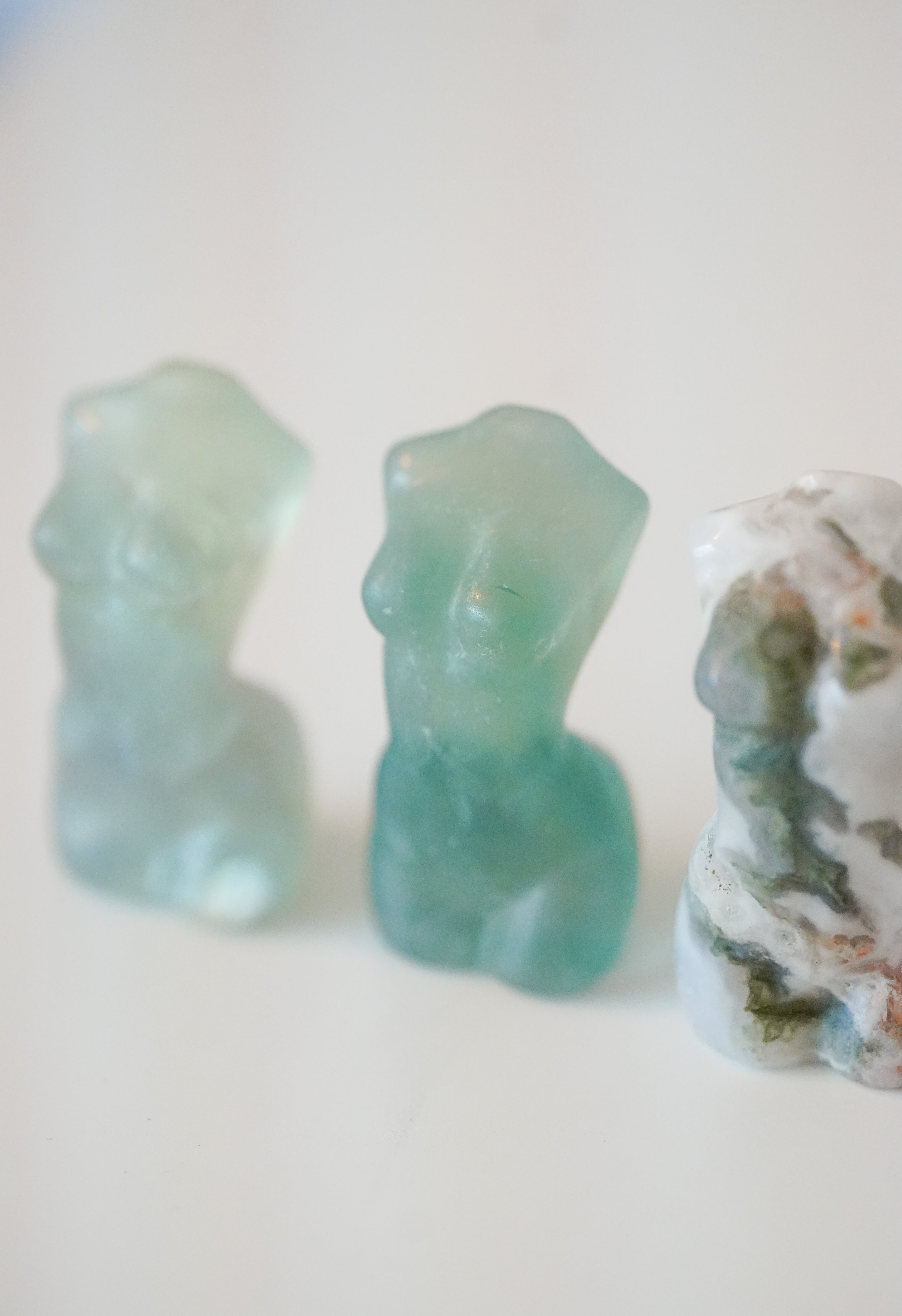 Busto de Fluorita, Ágata Musgo u Obsidiana – Claridad, crecimiento y protección