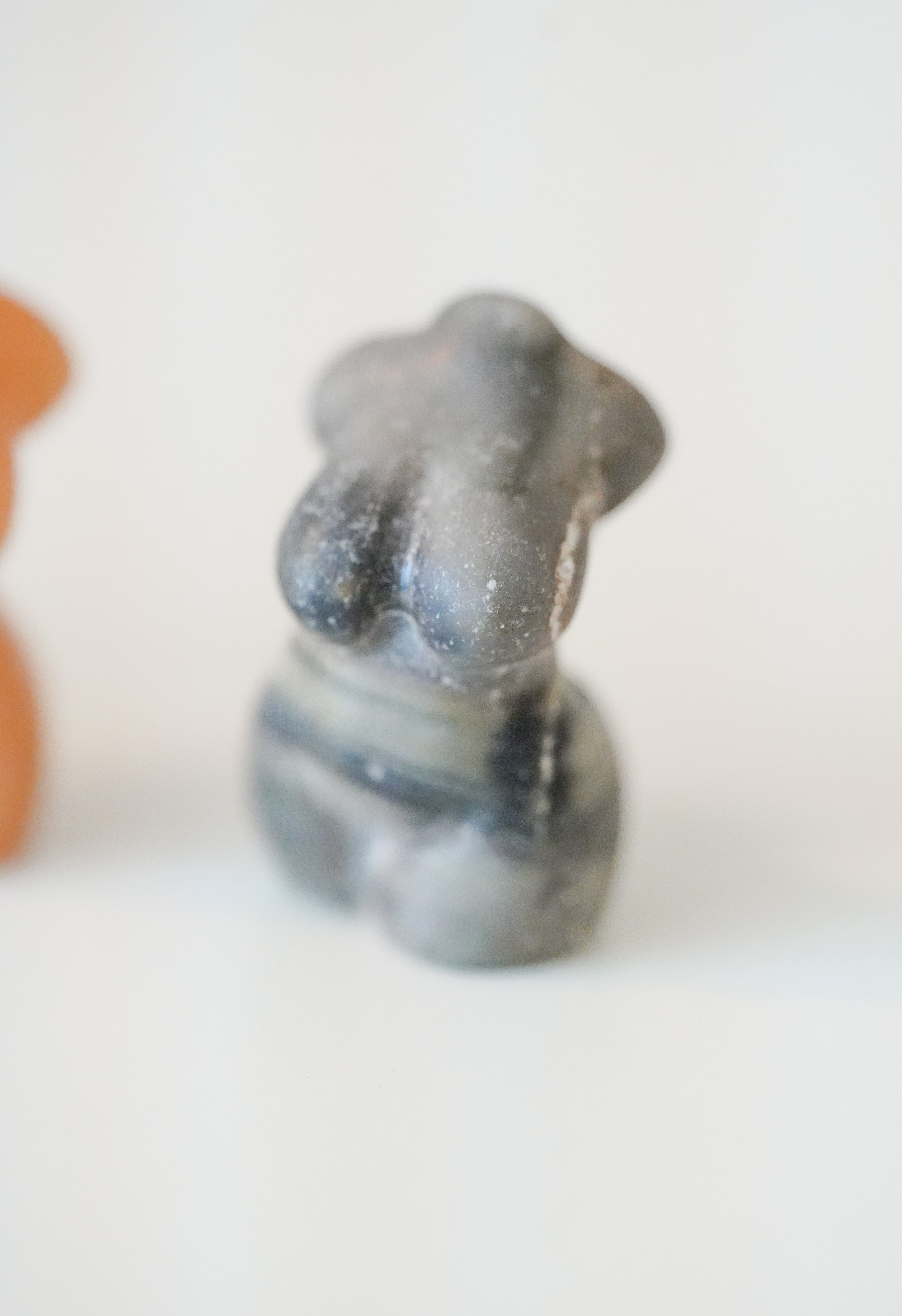 Busto Mineral Aleatorio – Identidad, presencia y energía única