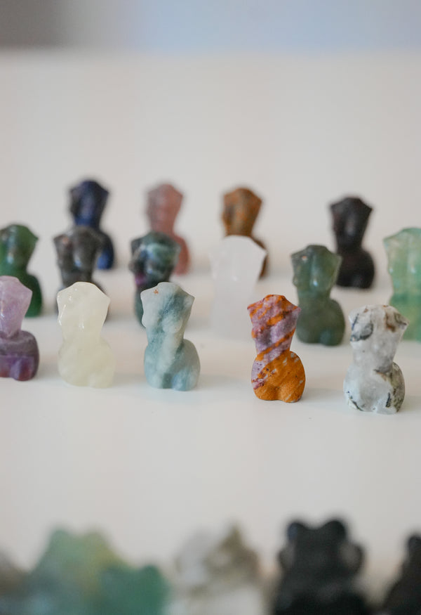 Busto Mineral Aleatorio – Identidad, presencia y energía única