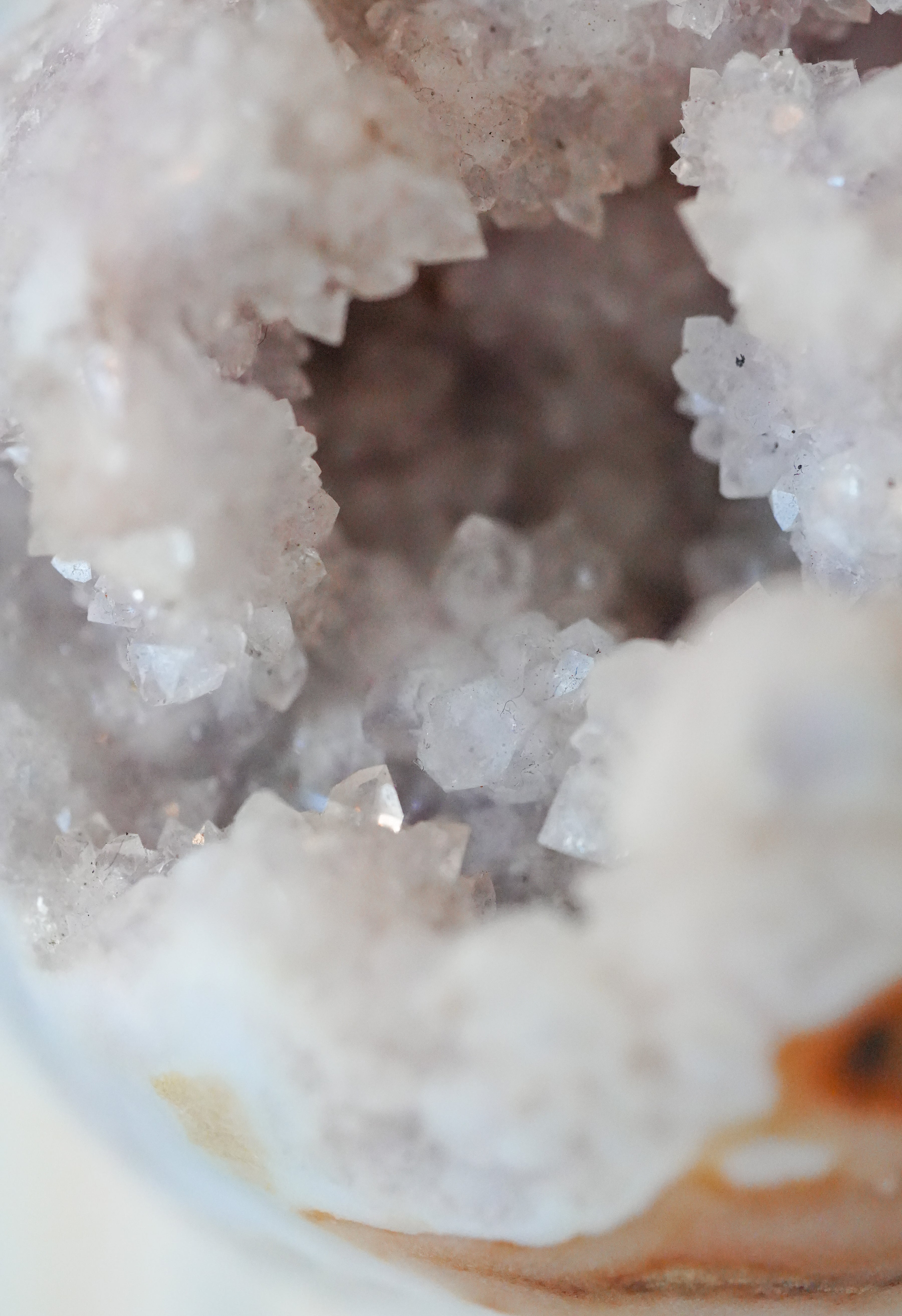 Esfera de Amatista Rosa Pálida con Drusa – Calma, dulzura y sanación emocional