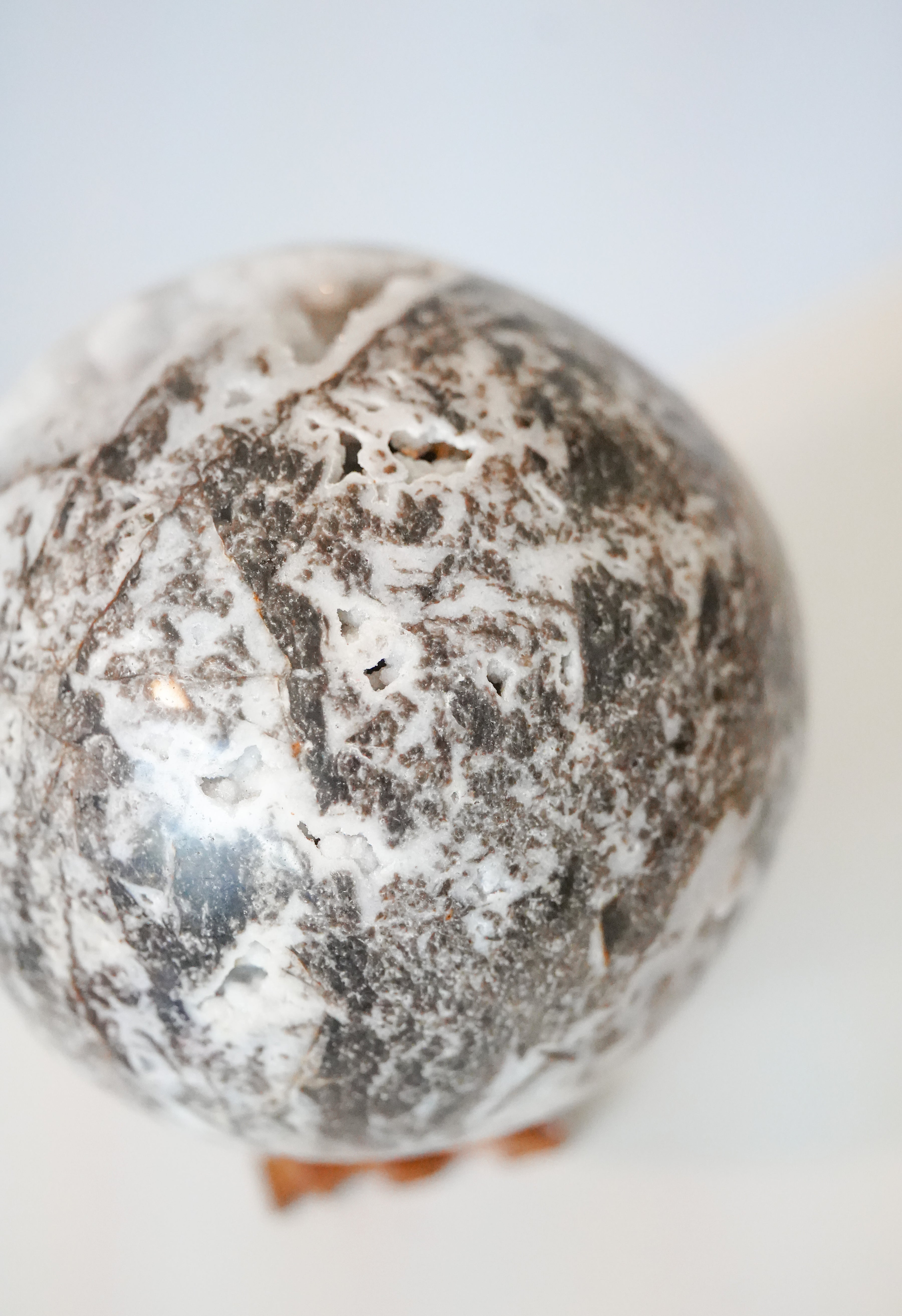 Esfera Gigante de Esfalerita con Drusa – Fuerza, arraigo y energía en expansión