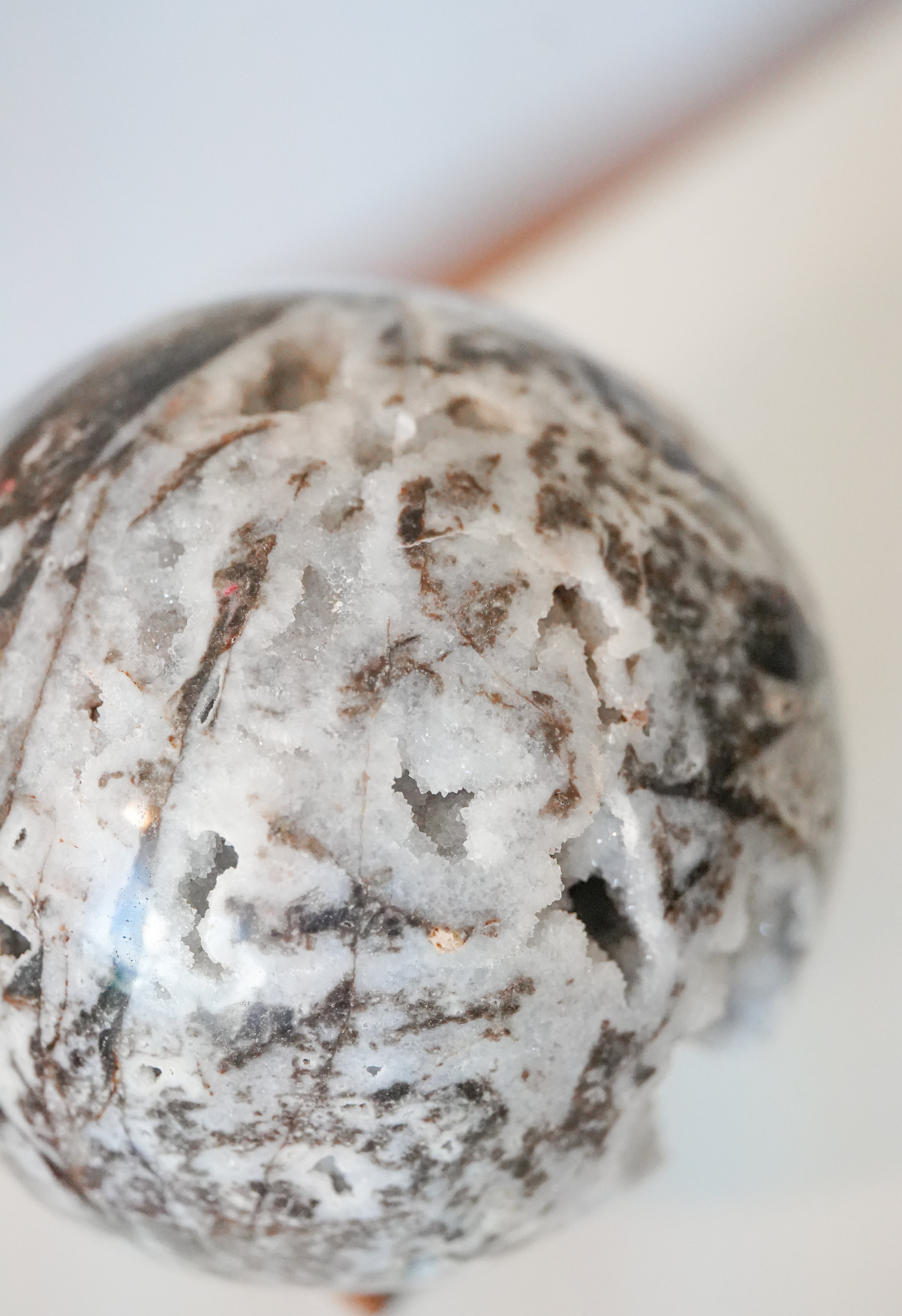Esfera Gigante de Esfalerita con Drusa – Fuerza, arraigo y energía en expansión